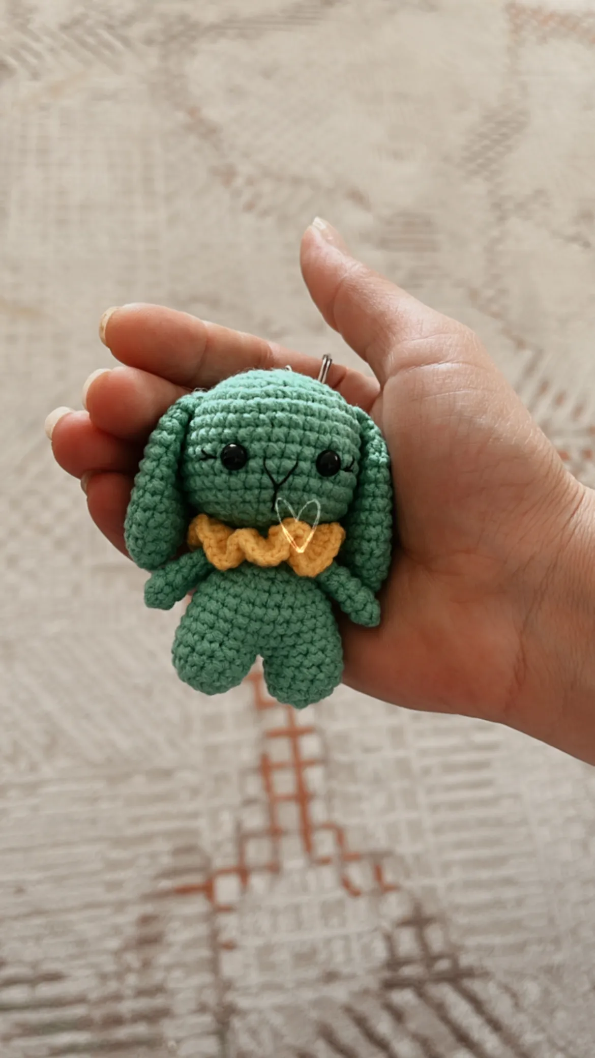 Yeşil Amigurumi Tavşan Anahtarlık - Örme Oyuncak Bebek Anahtarlık