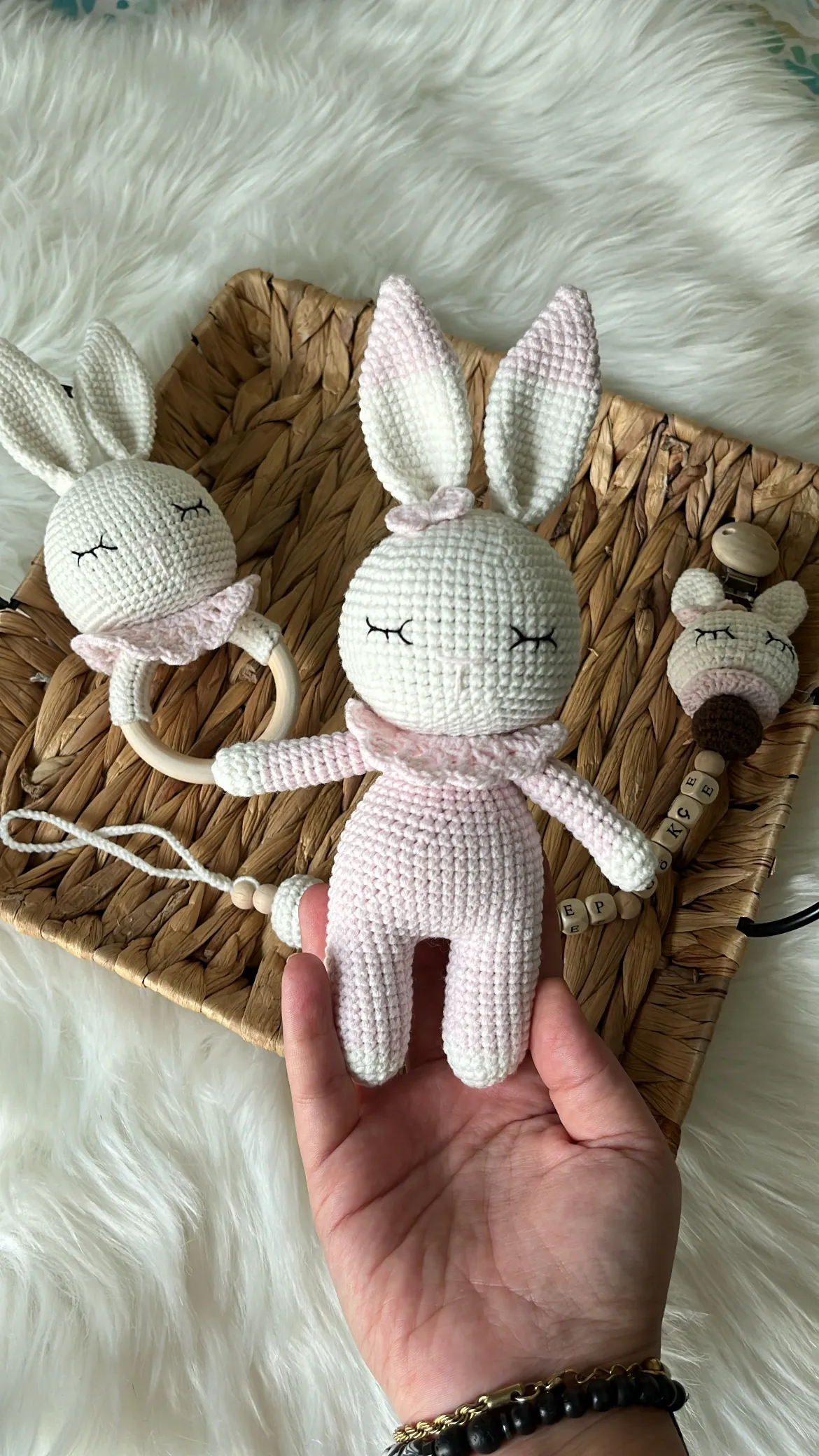 Amigurumi Uyku Arkadaşı Tavşan Bebek Seti - Çıngırak ve Emzik Zinciri