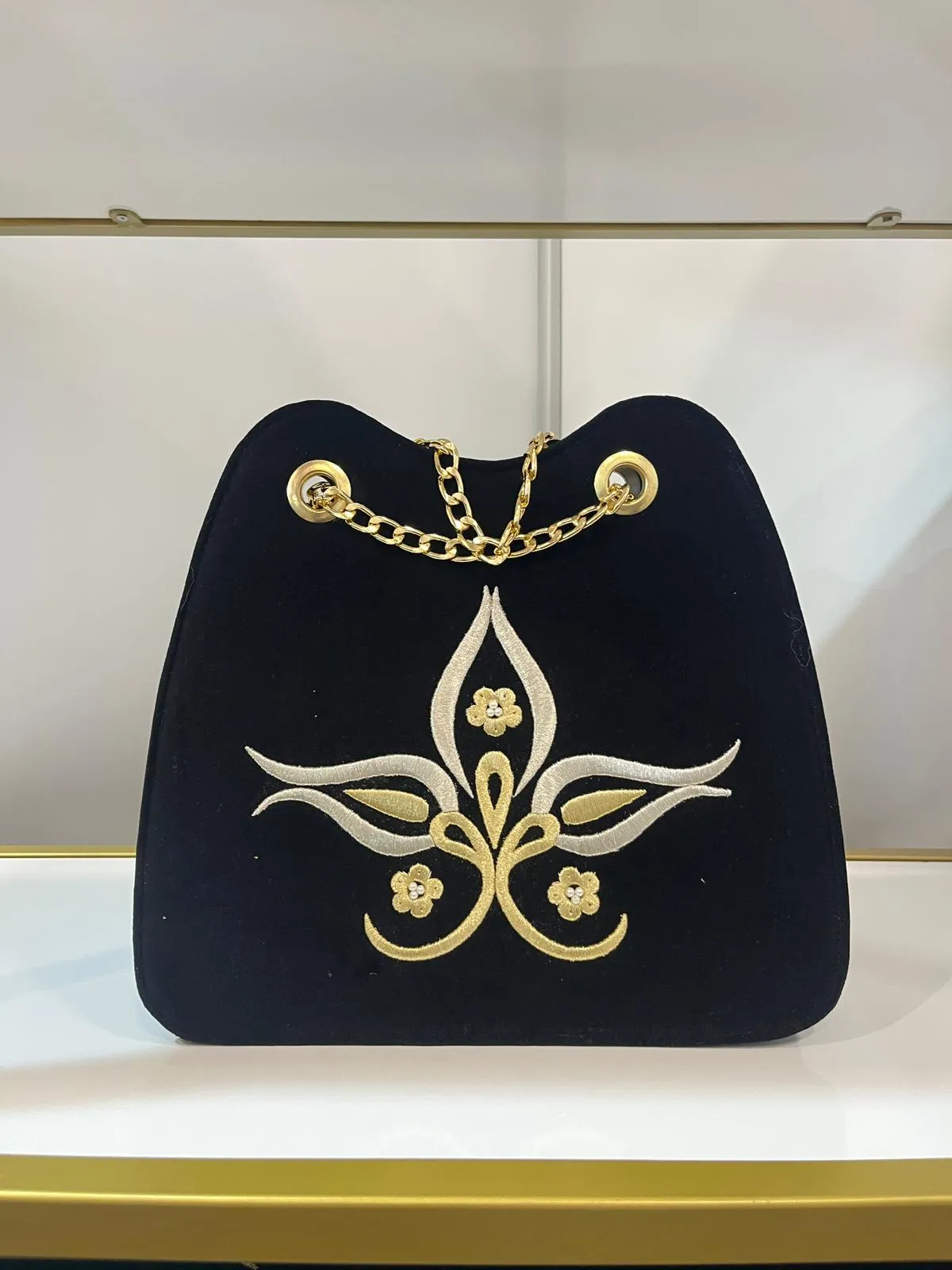 Women's Black Velvet Floral Motif Chain Strap Shoulder Bag