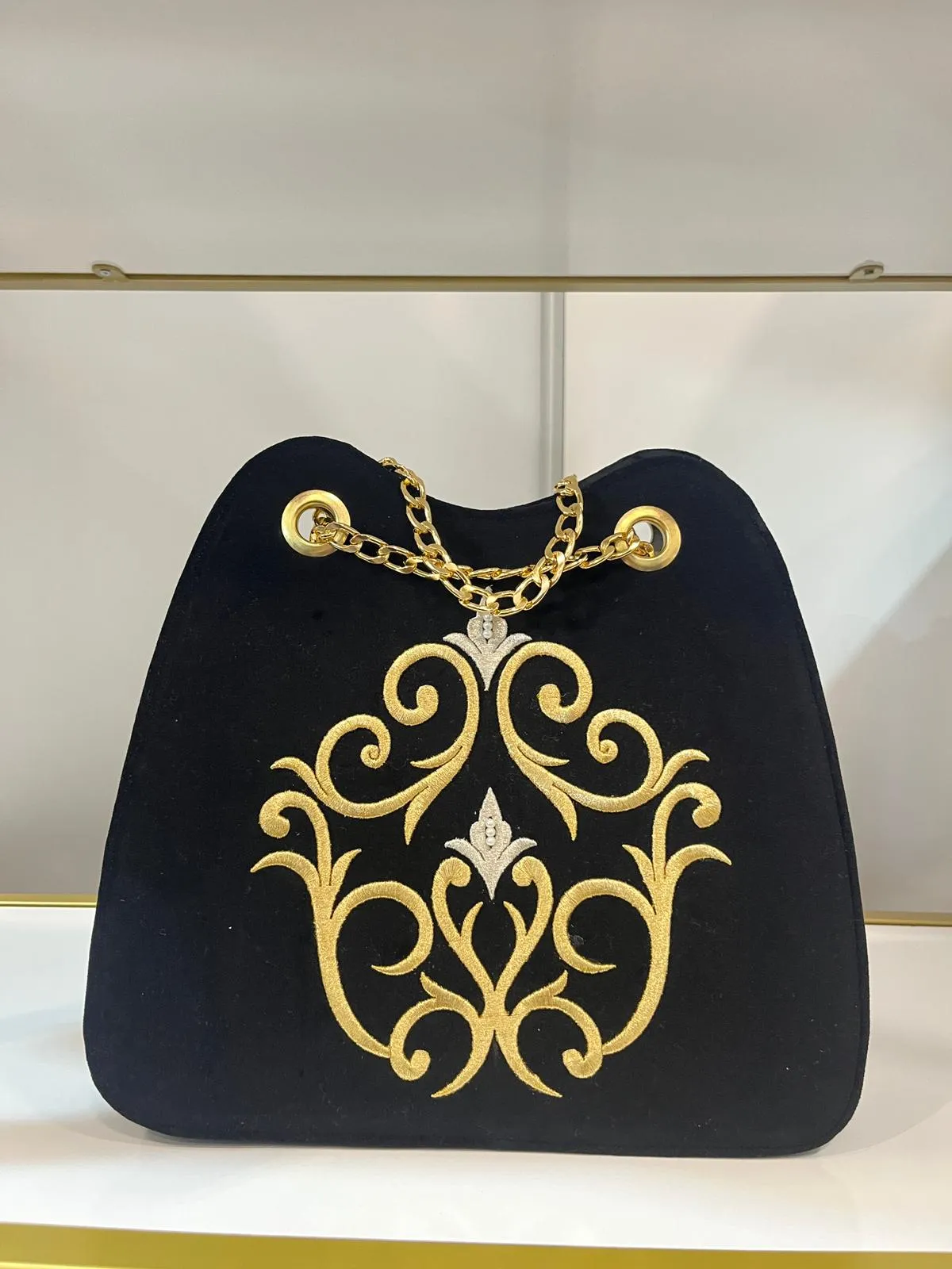 Women's Black Velvet Embroidered Chain Strap Shoulder Bag