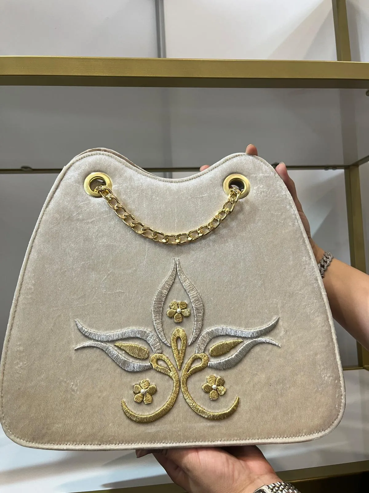Women's Beige Velvet Floral Motif Chain Strap Shoulder Bag