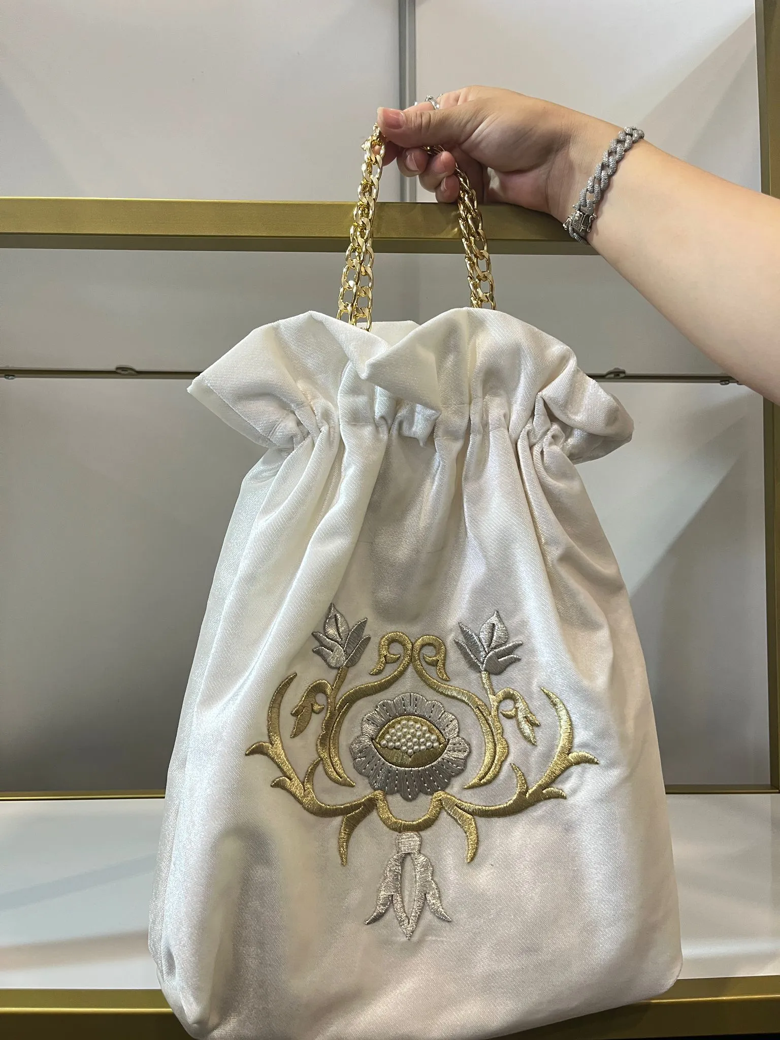 Women's White Velvet Floral Embroidered Chain Strap Shoulder Bag