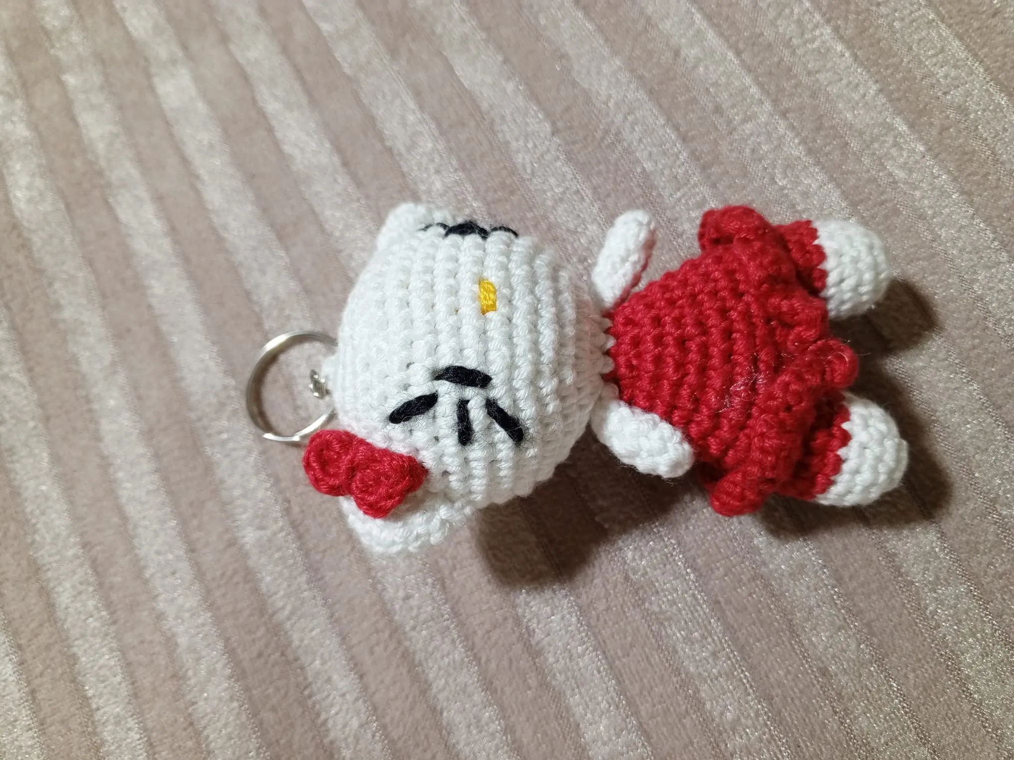 White Hello Kitty Knitted Keychain - Red Detailed Handmade