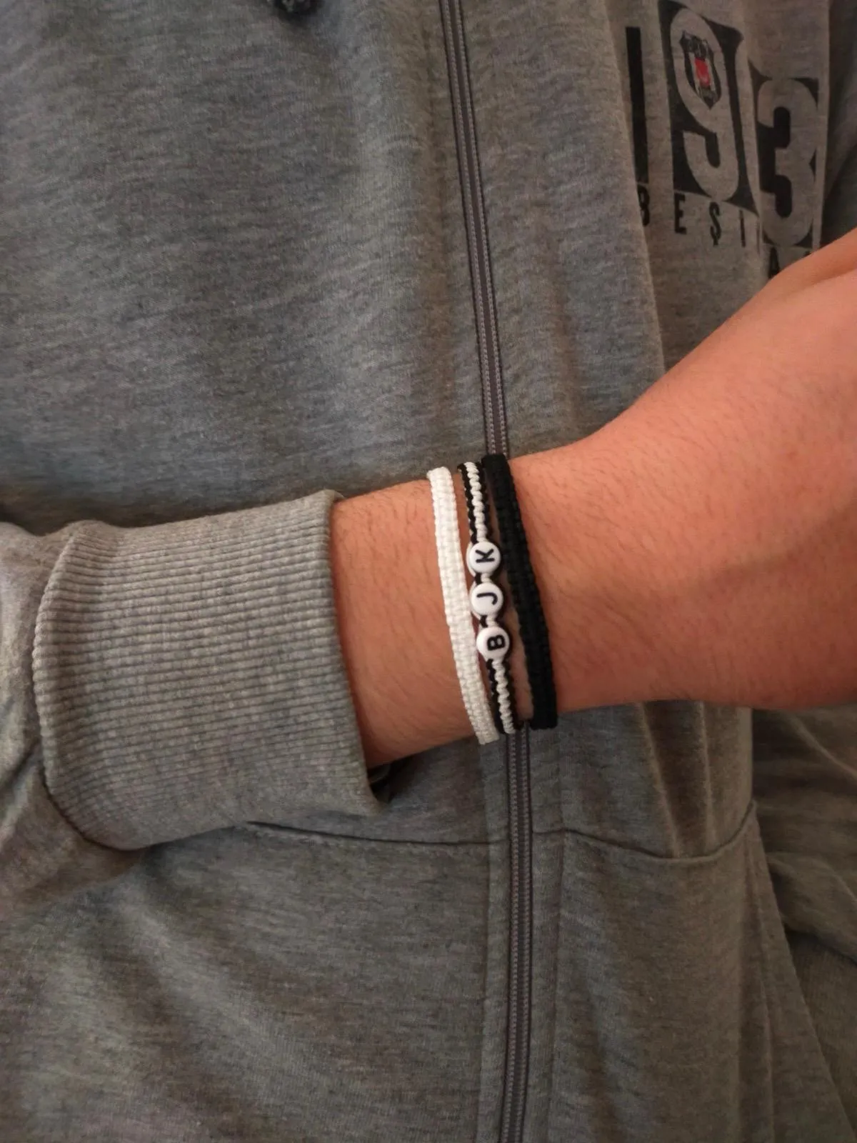 Beşiktaş BJK Harfli Makrome Bileklik Seti - Siyah Beyaz Renk