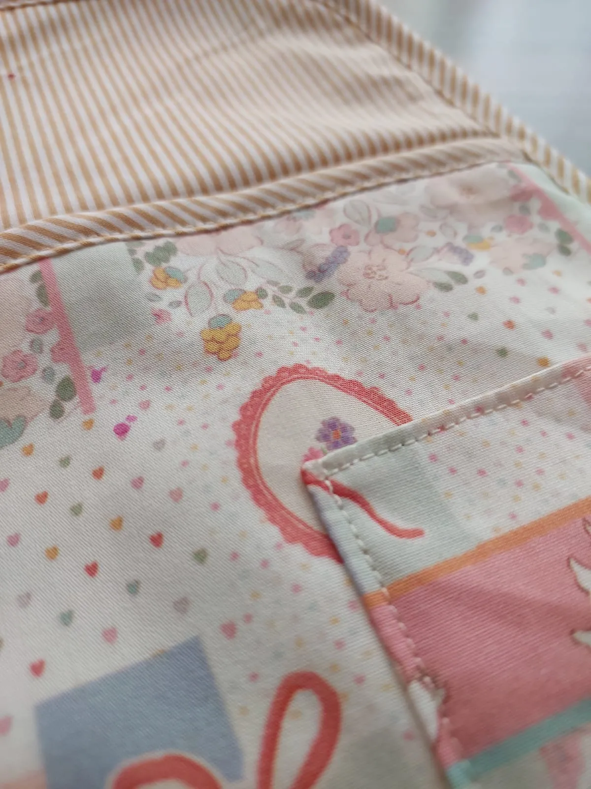 Snap-closure Poplin Book Sleeve - Soft Floral Pattern with Pen Holder