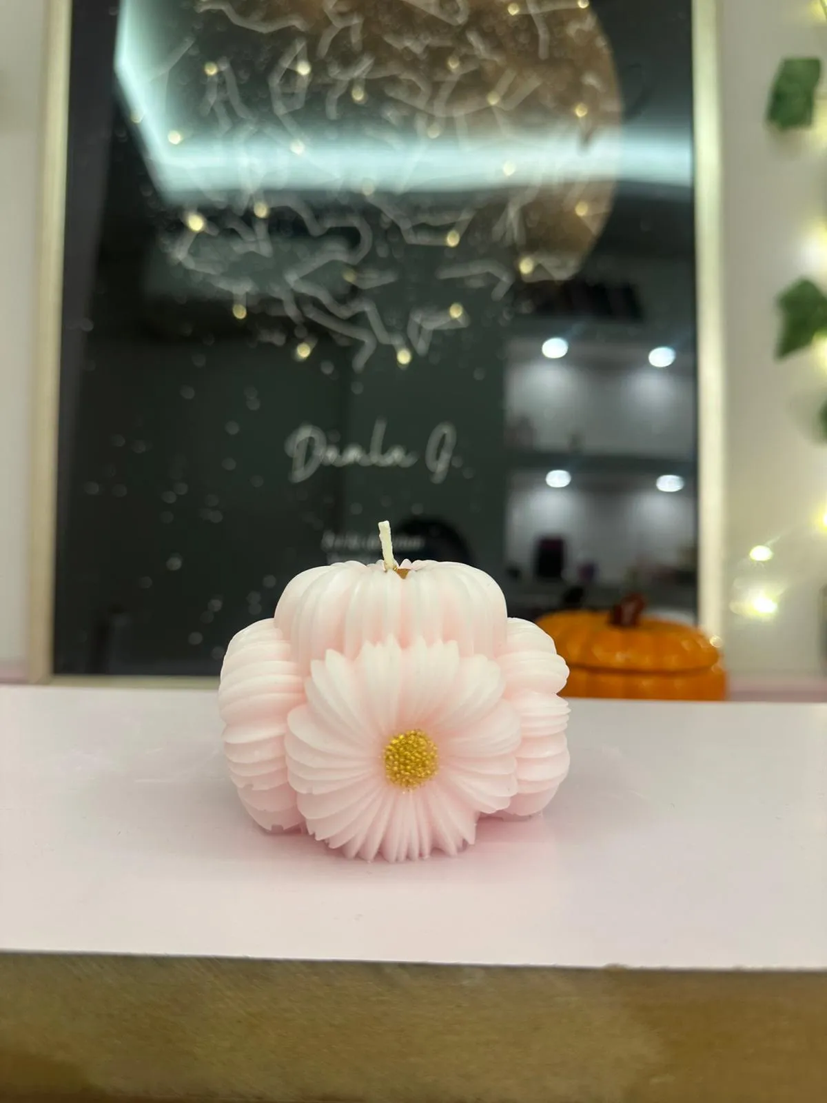 Çiçekli Mum – Dekoratif El Yapımı Mum