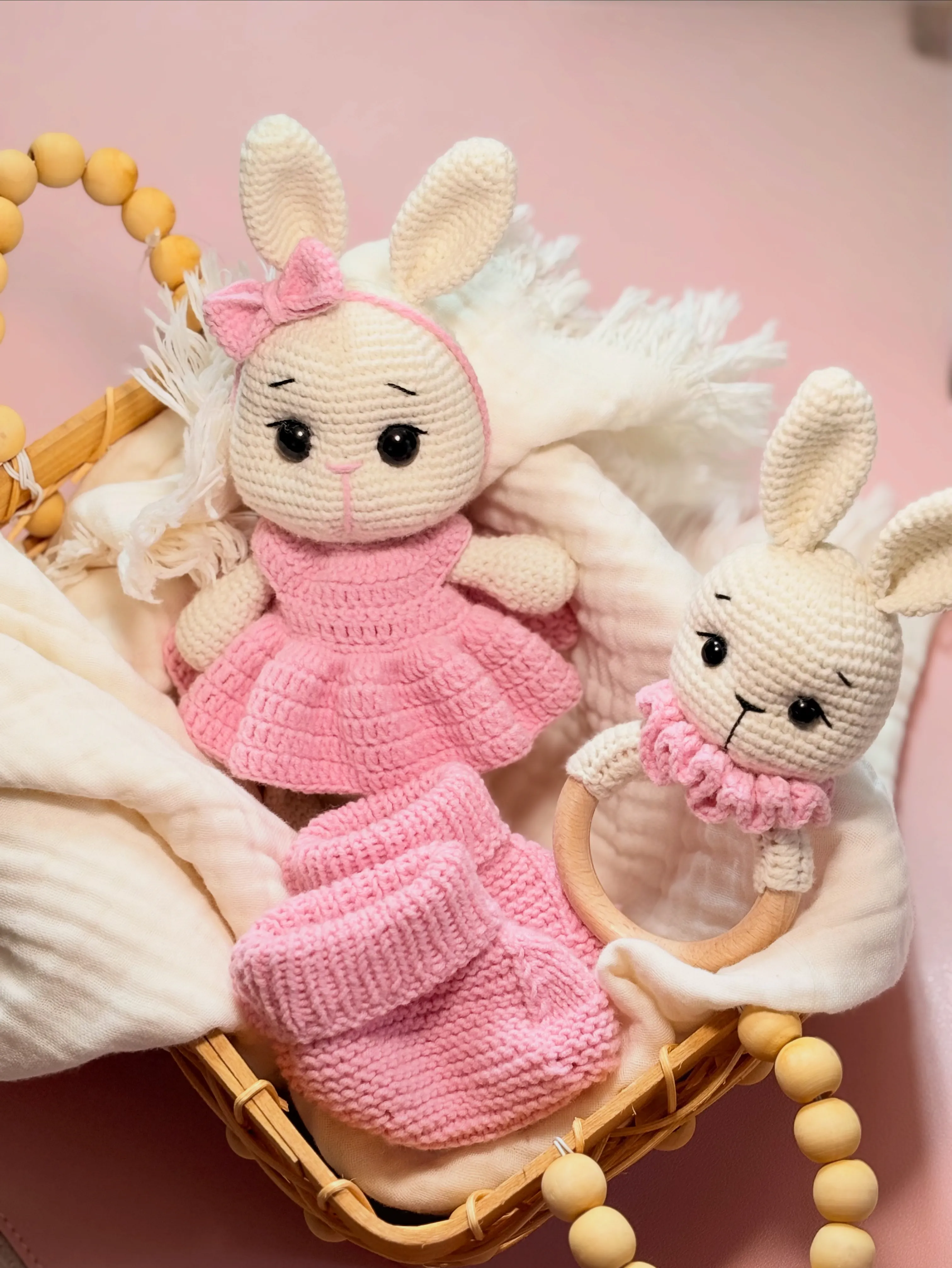Amigurumi Pembe Elbiseli Tavşan Oyuncak ve Patik Seti - El Yapımı