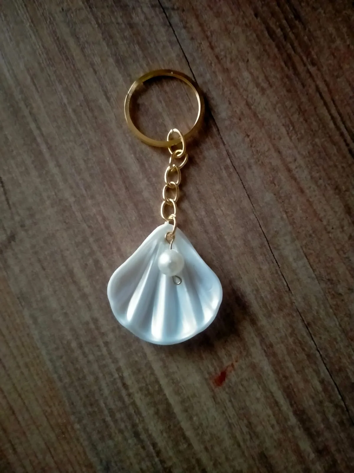 Seashell Keychain with Pearl Detail