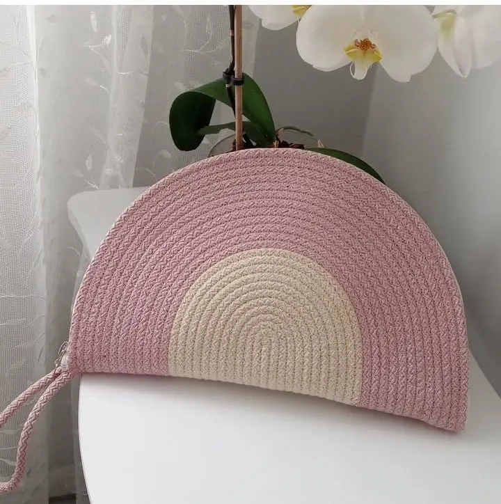 Pembe ve Krem Renkli Yarım Ay Şeklinde Örme Clutch Çanta - El Yapımı