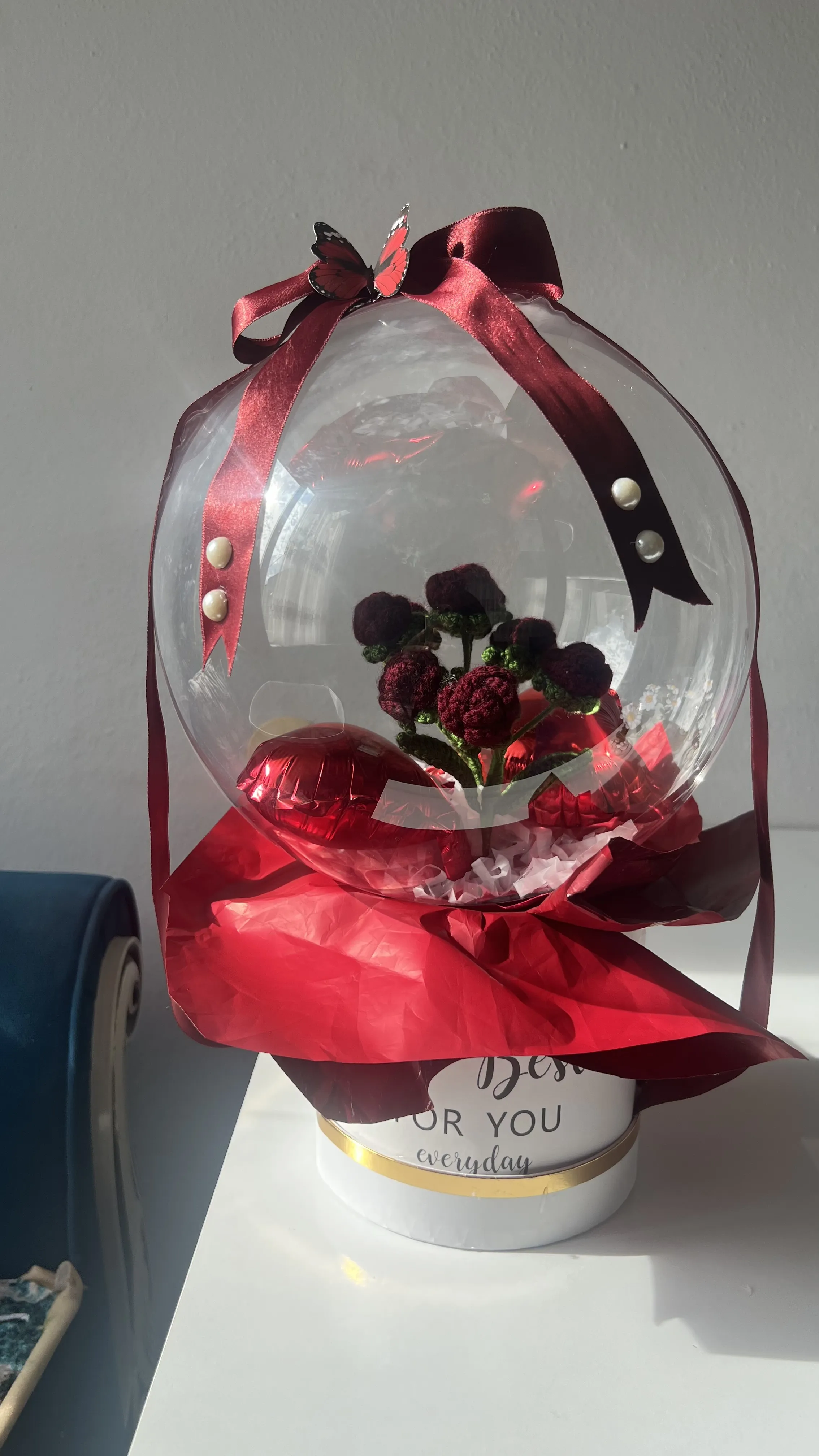 Kırmızı Örgü Gül Buketi Bobo Balon Aranjmanı - El Emeği
