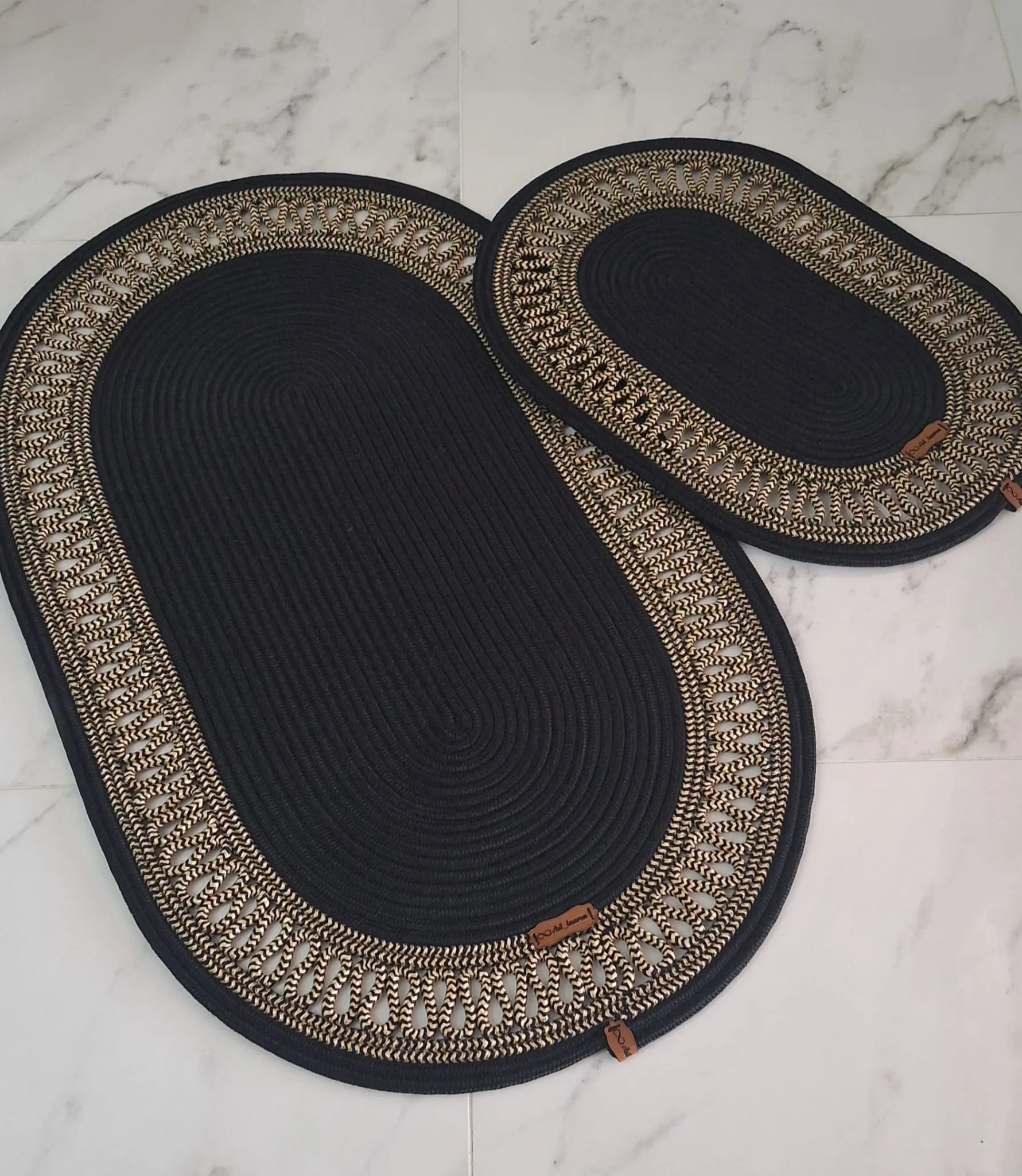 Black Tress Yarn Bathroom Mat Set - Gold Detailed Oval Bathroom Rug