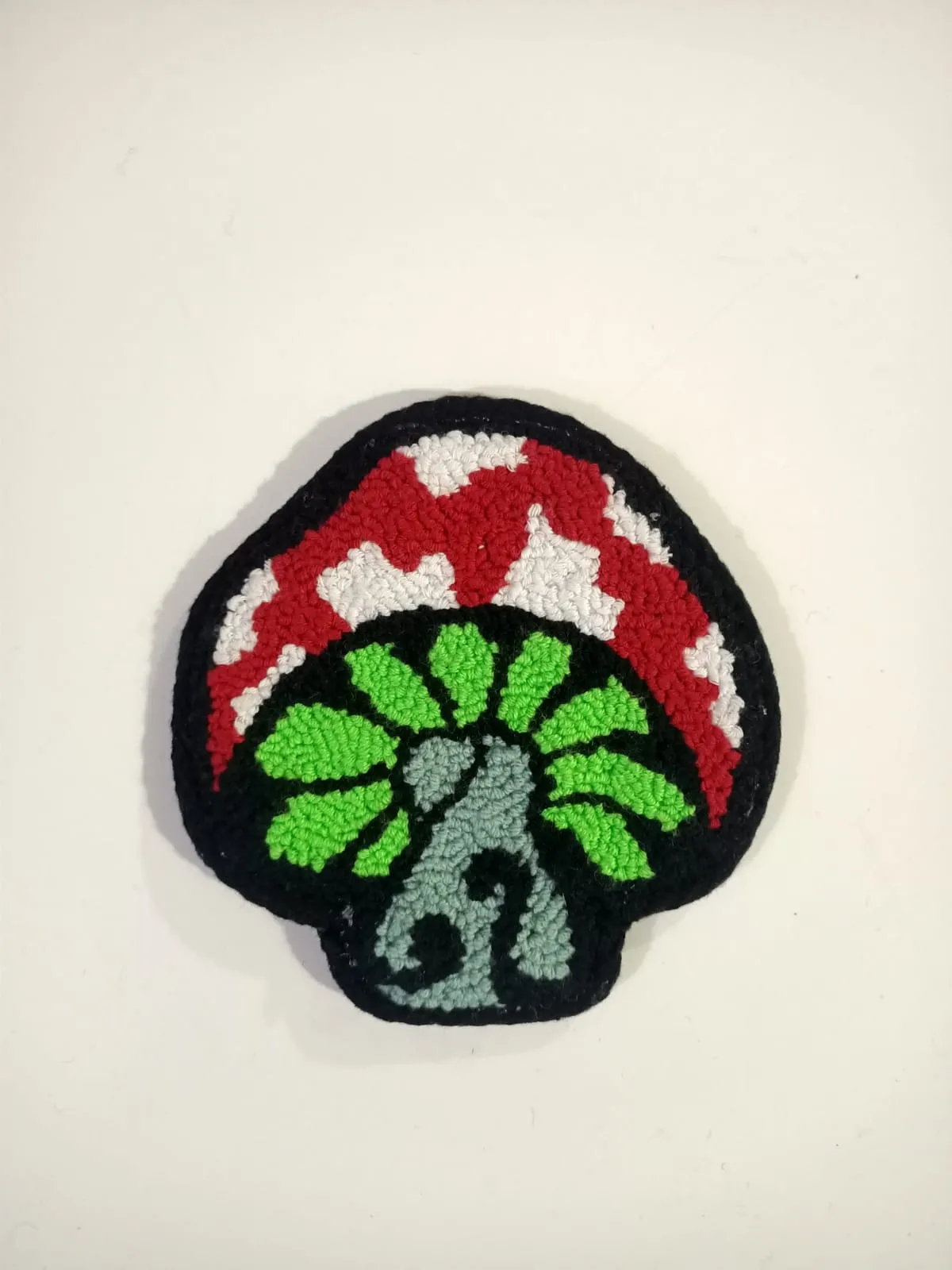 Renkli Mantar Desenli Bardak Altlığı - Punch Nakışı Tekniği ile El Yapımı