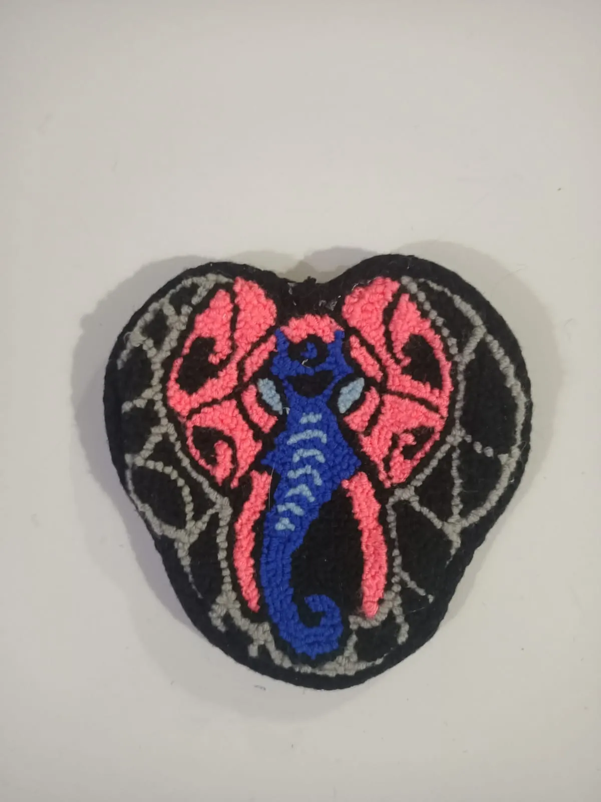 Kalp Şeklinde Fil Desenli Bardak Altlığı - El Yapımı Dekoratif