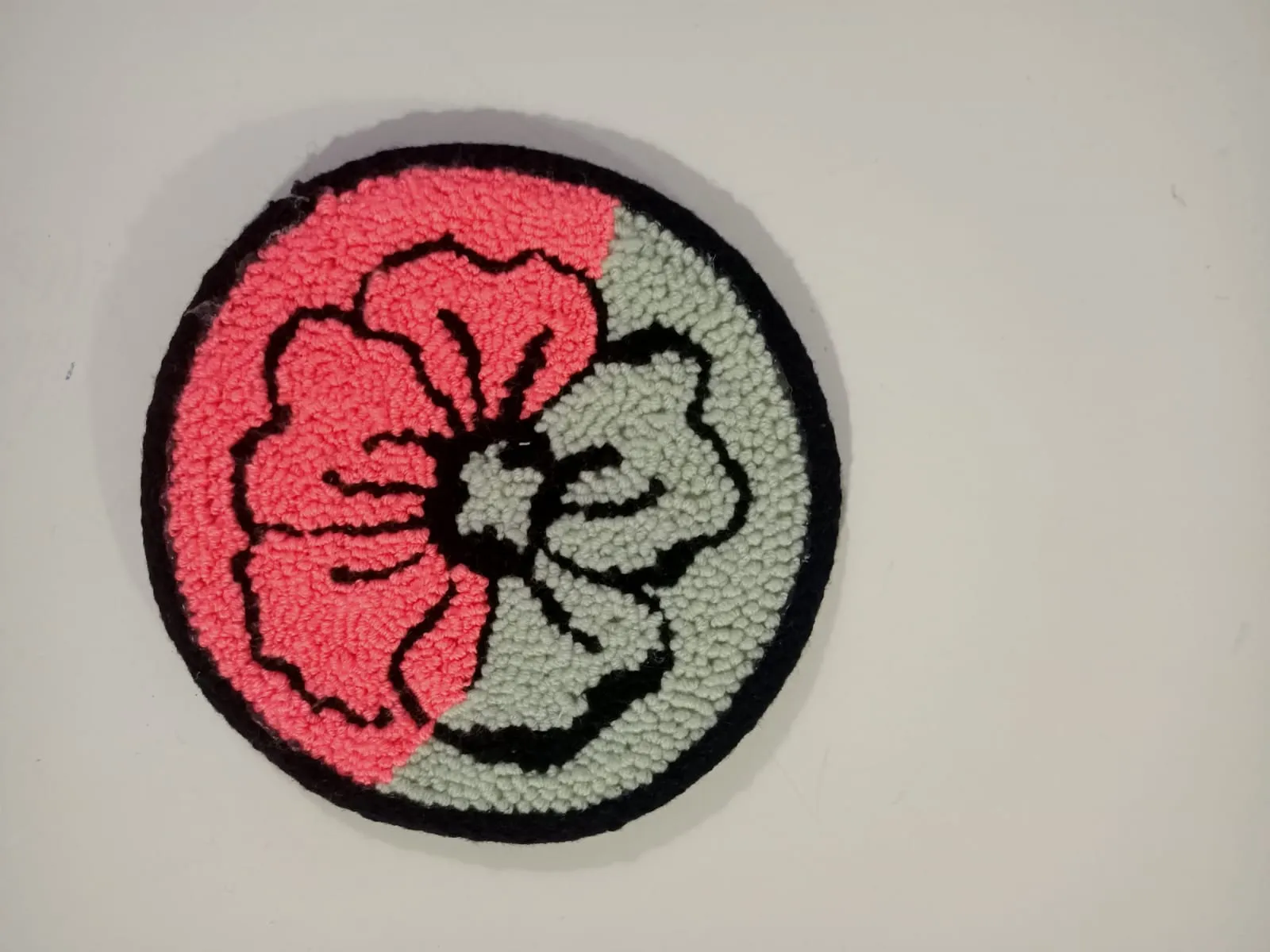 Pembe ve Yeşil Çiçek Desenli Bardak Altlığı - Punch Nakışı El Yapımı