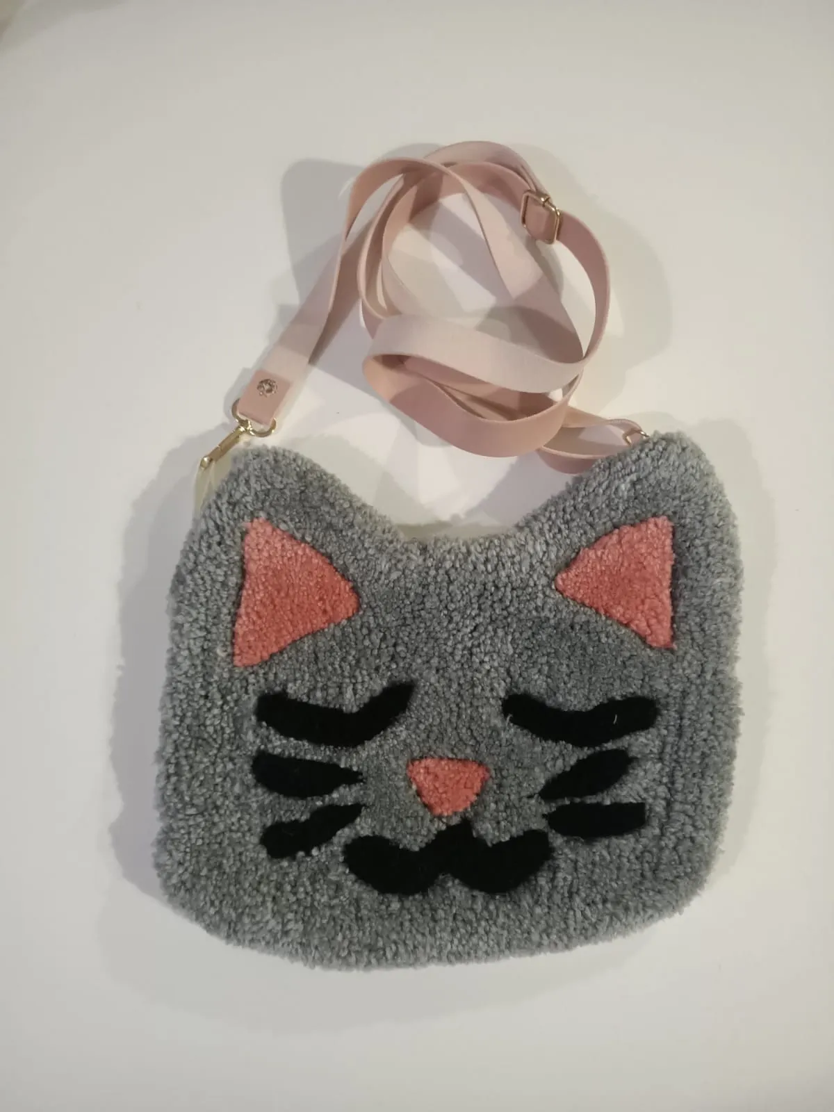 Gri Kedi Şekilli Peluş Omuz Çantası - El Yapımı ve Şık Tasarım