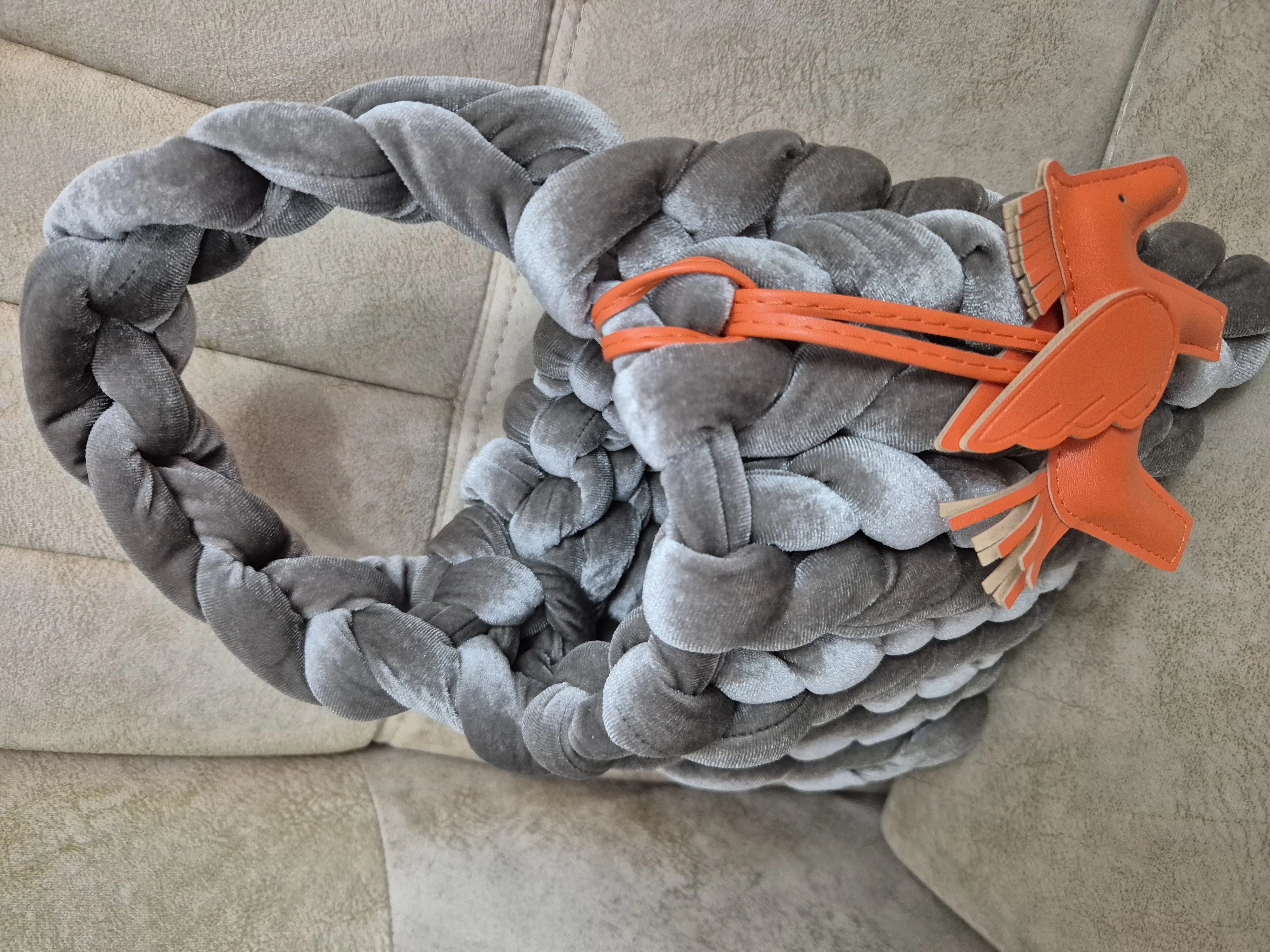 Gri Renk Örgü Kadife Çanta - Turuncu Kuş Detaylı El Çantası