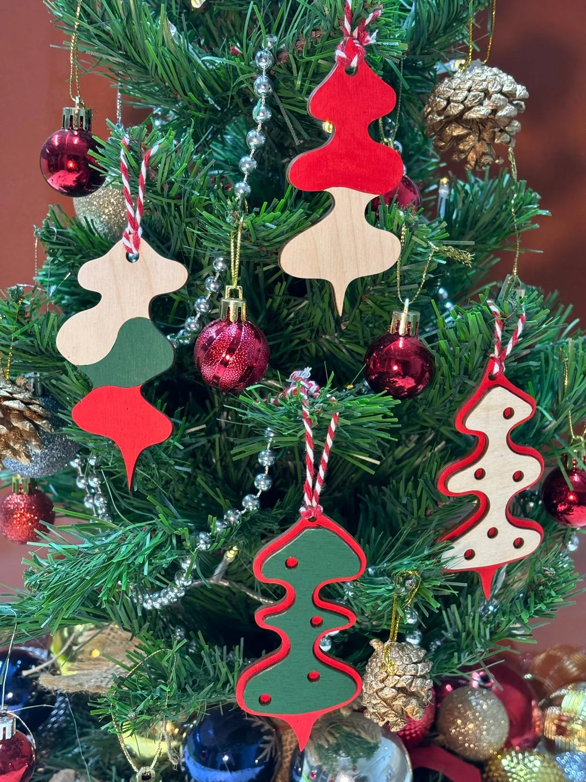 🌲 Naturel Ahşap 4’lü Yılbaşı Ağaç Süsü