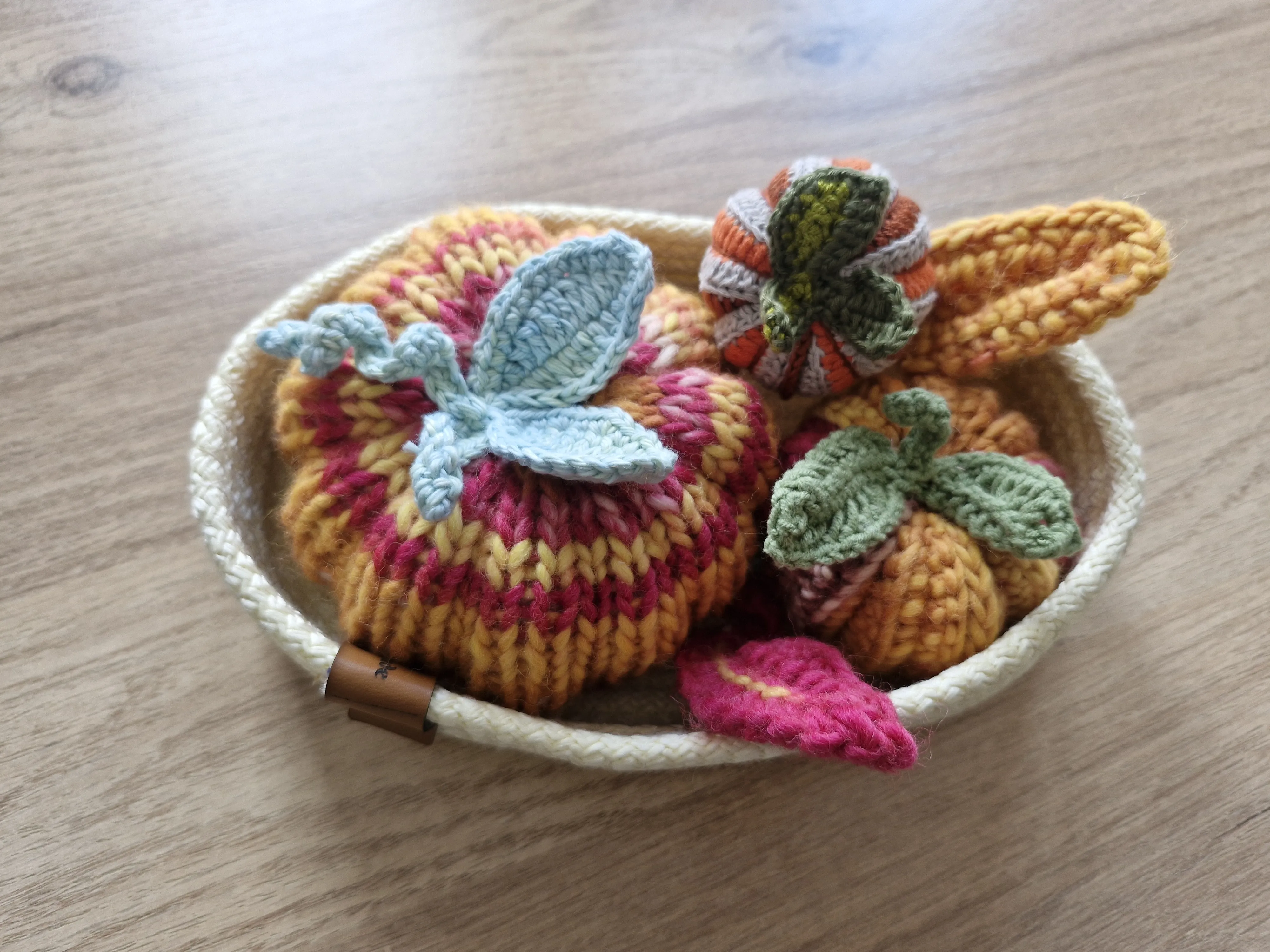 Renkli Örgü Balkabağı Sepeti Dekoratif Seti - El Emeği Oyuncak