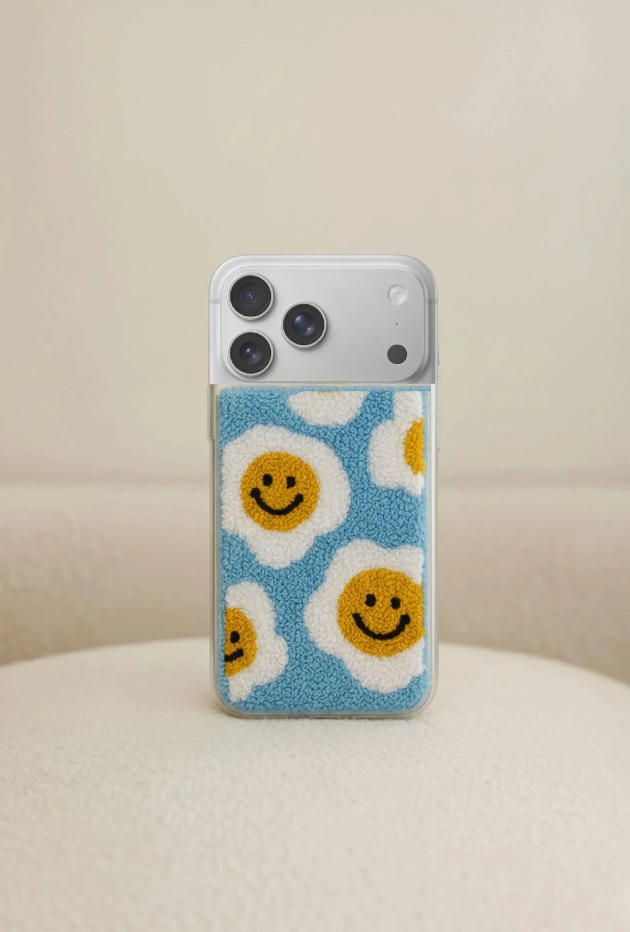 iPhone 17 Pro Max Uyumlu Gülücük Desen Punch Telefon Kılıfı