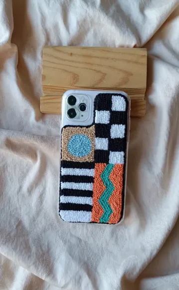 iPhone 17 Pro Max Uyumlu Turuncu Geometrik Desen Punch Telefon Kılıfı