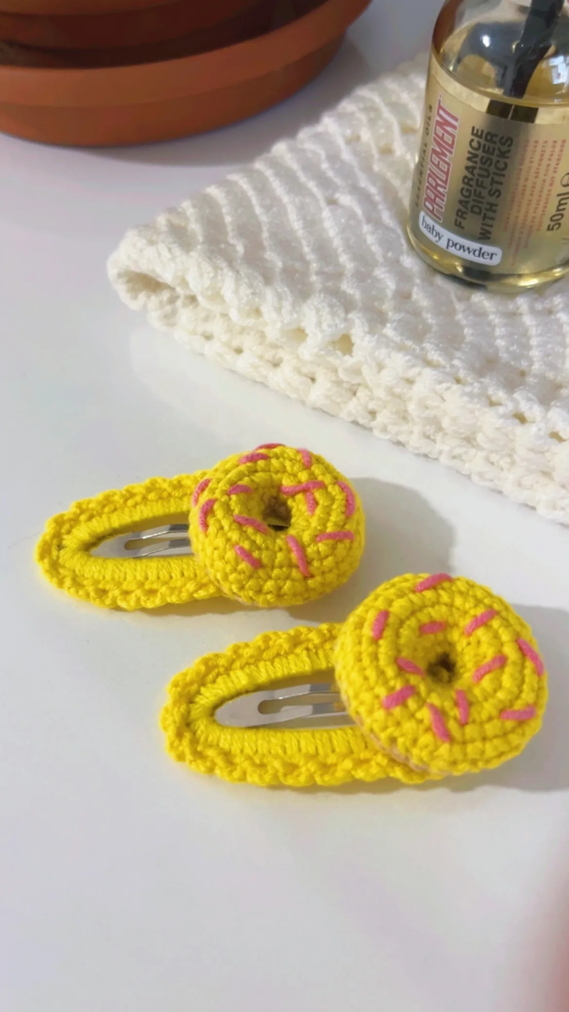 Sarı Kroşe Donut Toka - Eğlenceli Saç Aksesuarı - El Yapımı