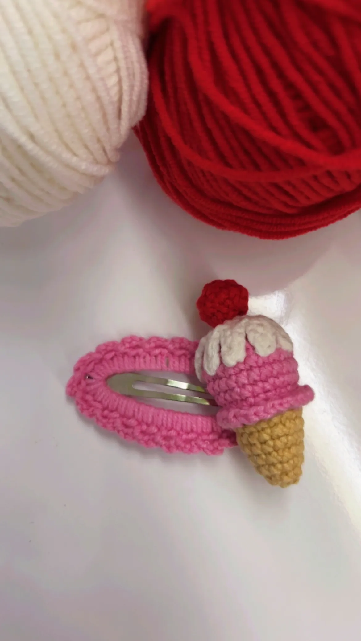 Pembe Kroşe Dondurma Toka - Kirazlı El Yapımı Saç Aksesuarı