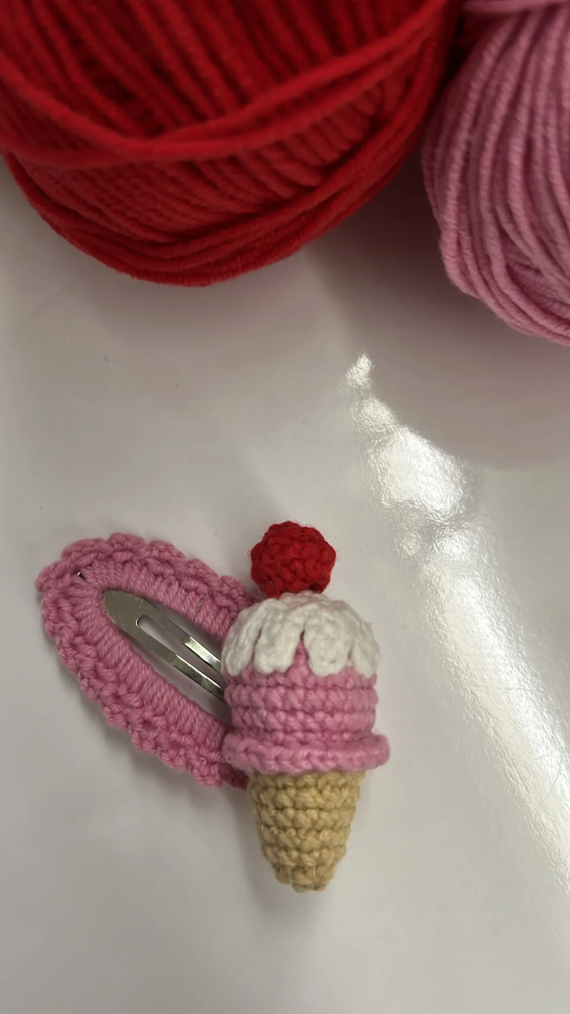 Pembe Kroşe Dondurma Toka - Kirazlı El Yapımı Saç Aksesuarı