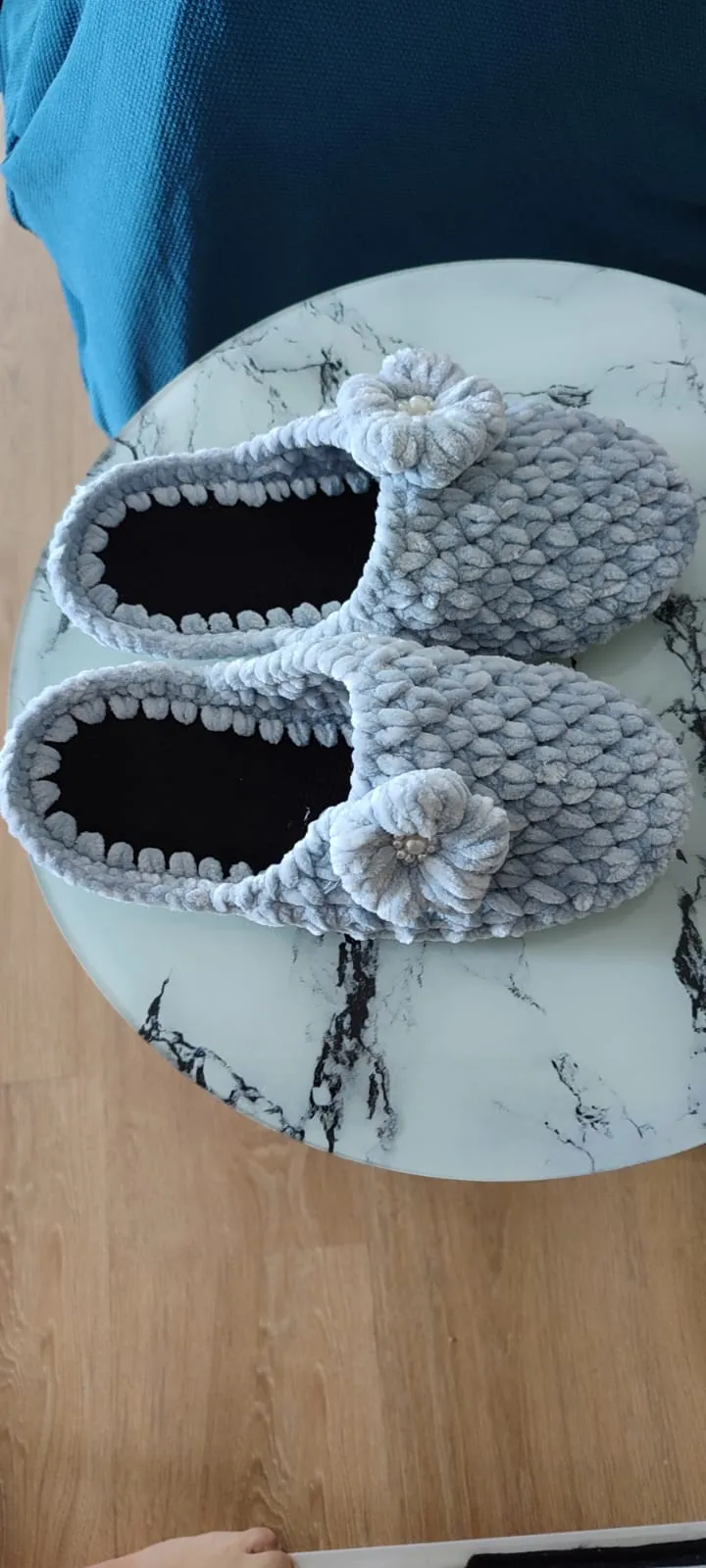 Açık Gri Kadın Kadife Örgü Ev Terliği - İnci Boncuk Detaylı