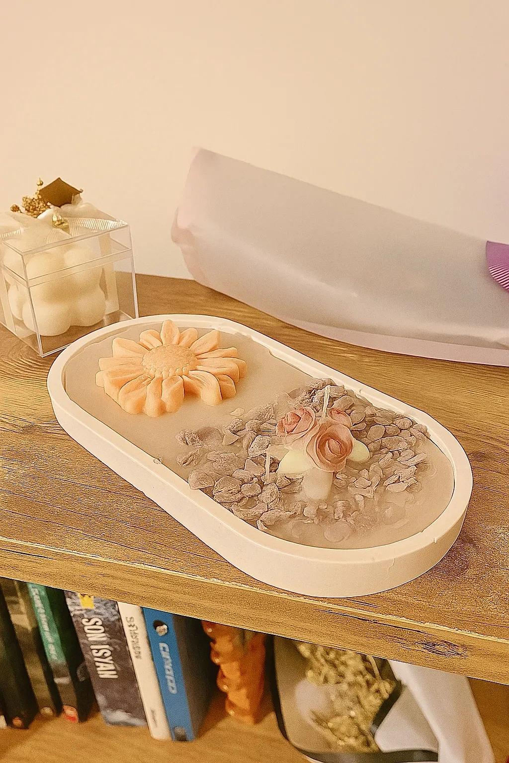 Dekoratif Soya Mum - Çiçek ve Taş Detaylı Özel Tasarım Hediye