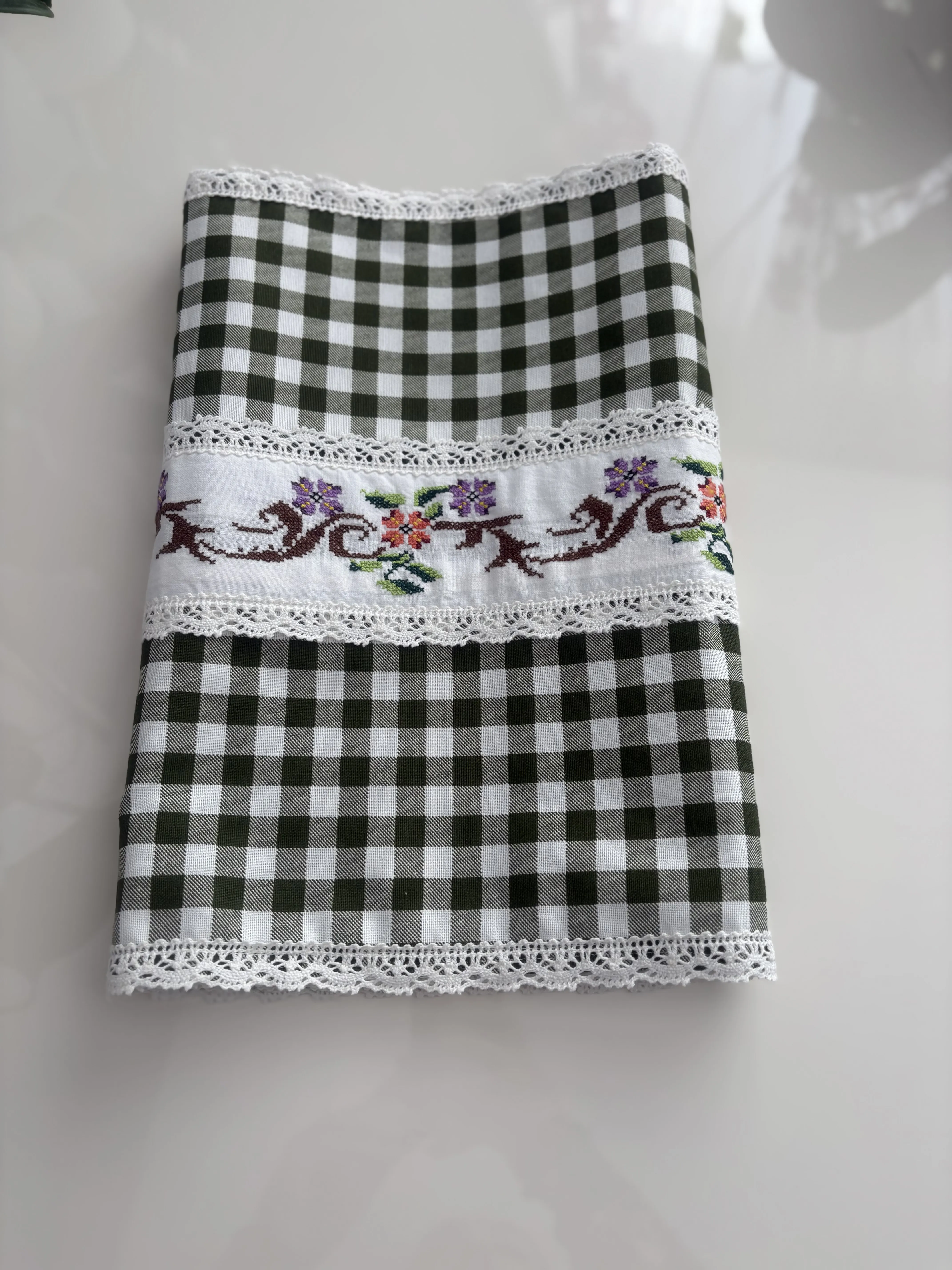 Yeşil Beyaz Kareli Kanaviçe İşlemeli Pamuk Runner - El Emeği