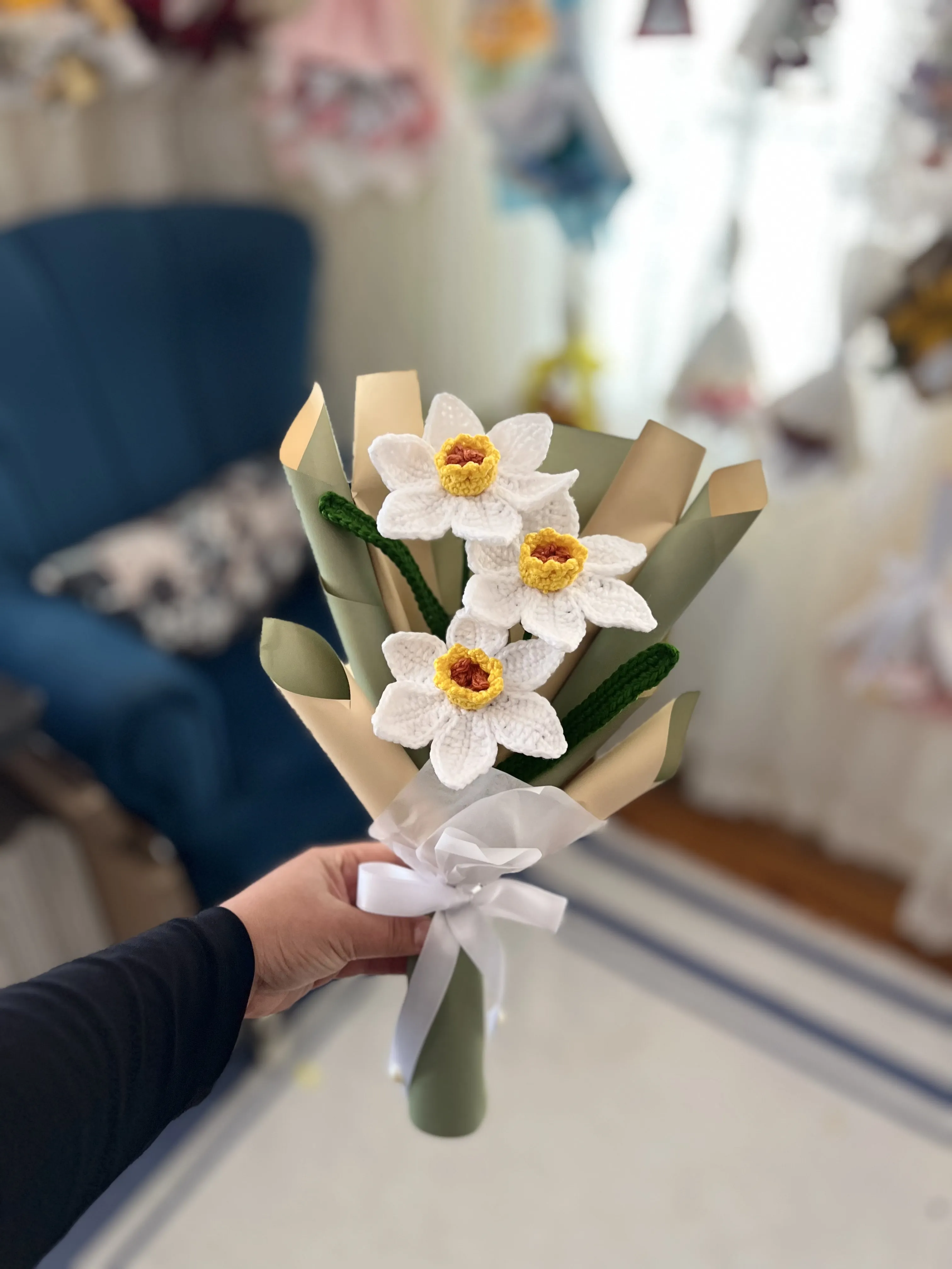 Beyaz Örgü Nergis Çiçek Buketi - Dekoratif El Yapımı Hediyelik