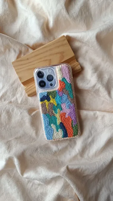 iPhone 16 Plus Uyumlu Renkli Punch Telefon Kılıfı