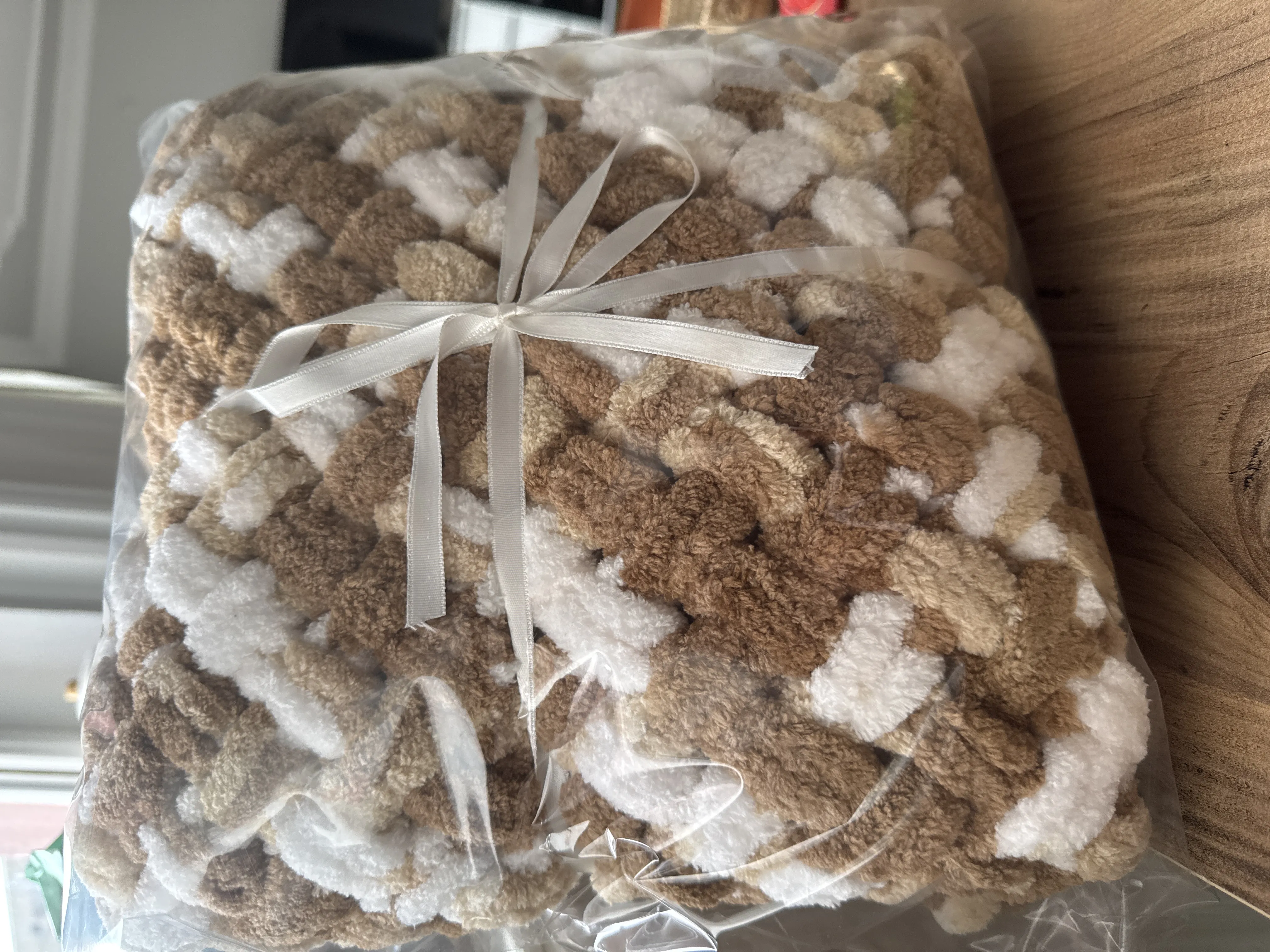 Kahverengi ve Beyaz Puffy Bebek Battaniyesi - El Emeği Örgü