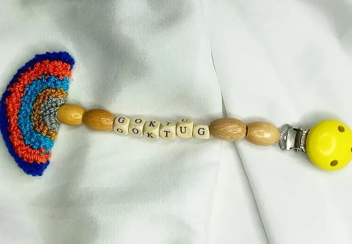 Mavi Yıldız ve Gökkuşağı Model Punch İşi Emzik Askısı - El Yapımı