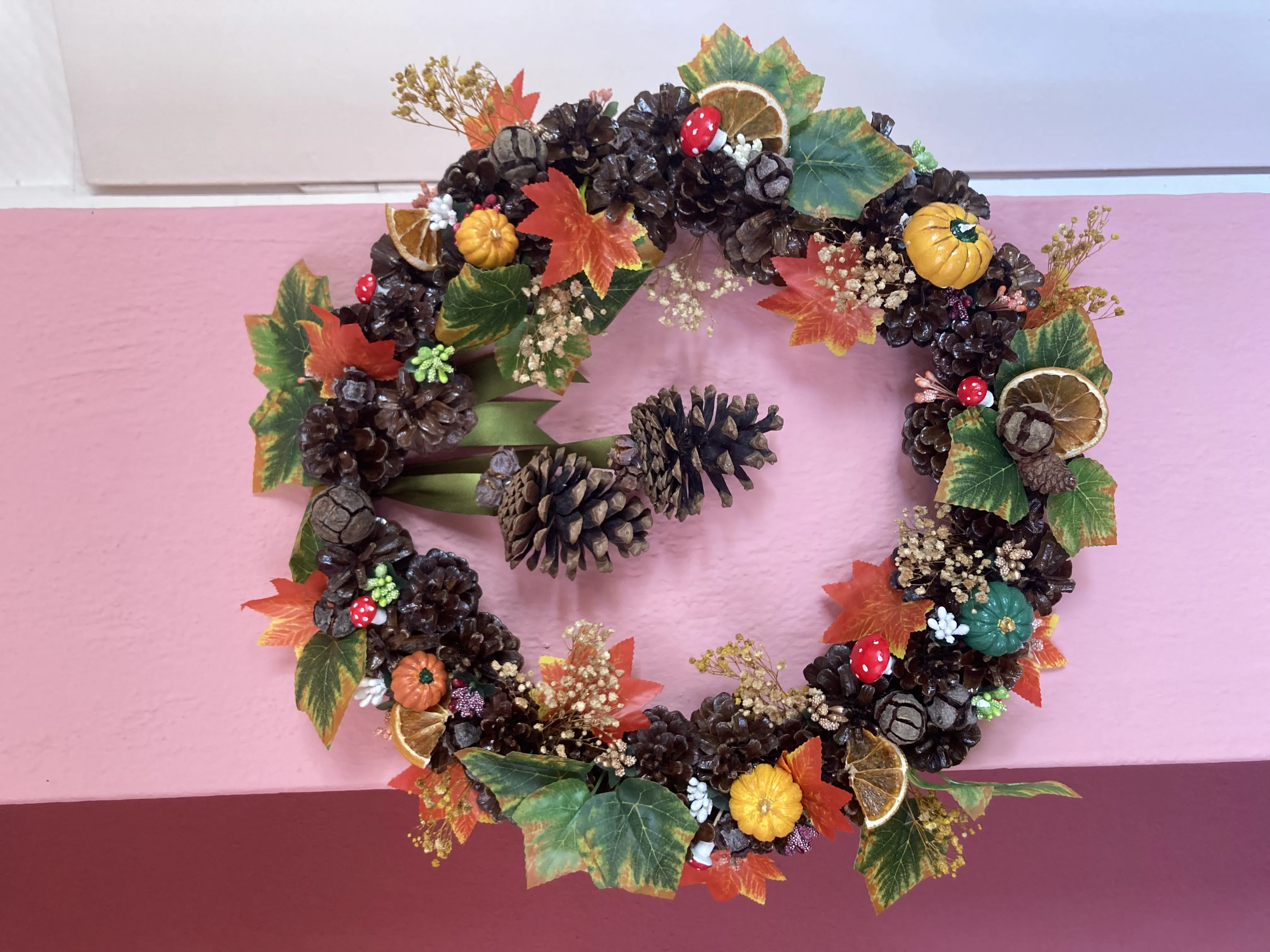 Çam Kozalaklı ve Balkabaklı Sonbahar Temalı Büyük Kapı Süsü 45 cm