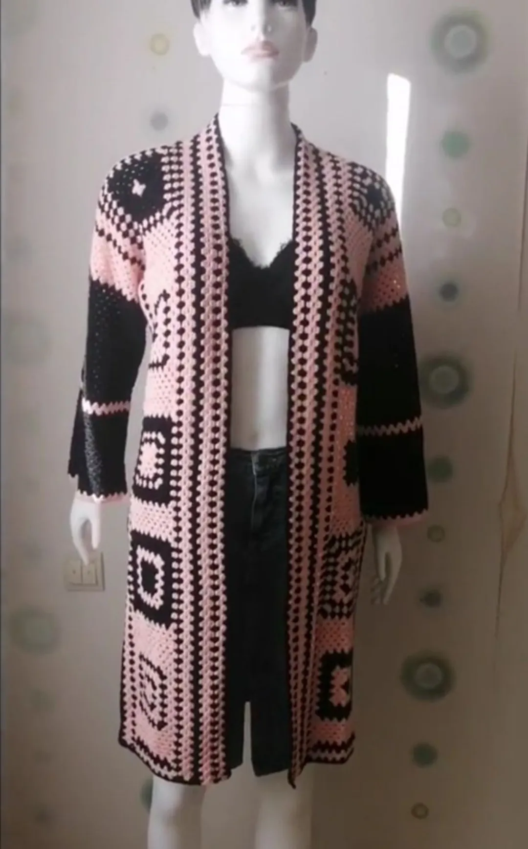 Pembe ve Siyah Kare Motifli İtalyan Koton Tığ İşi Kaftan Hırka