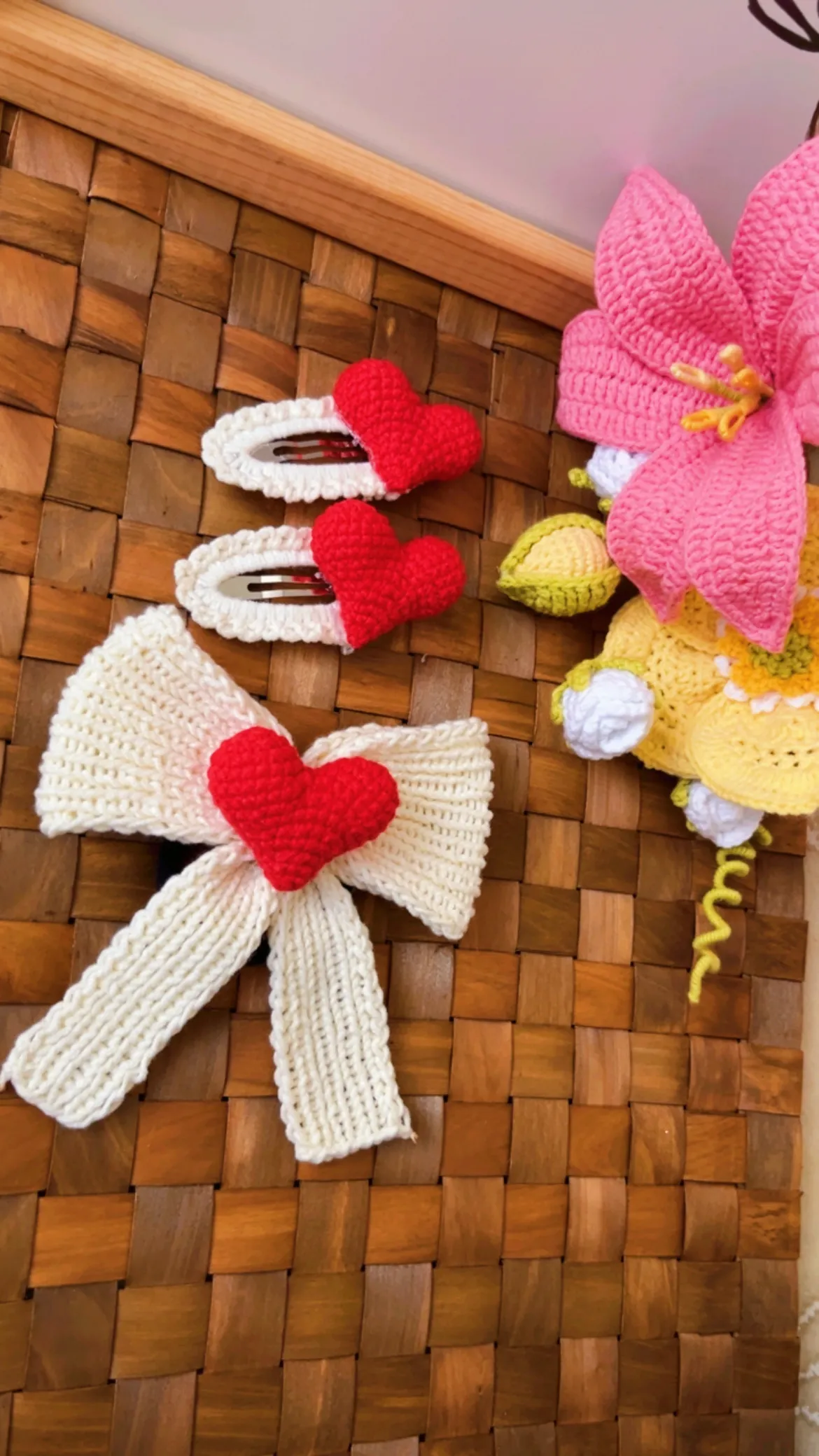 Örgü Kalp Toka ve Fiyonk Saç Aksesuarı - El Emeği Tığ İşi