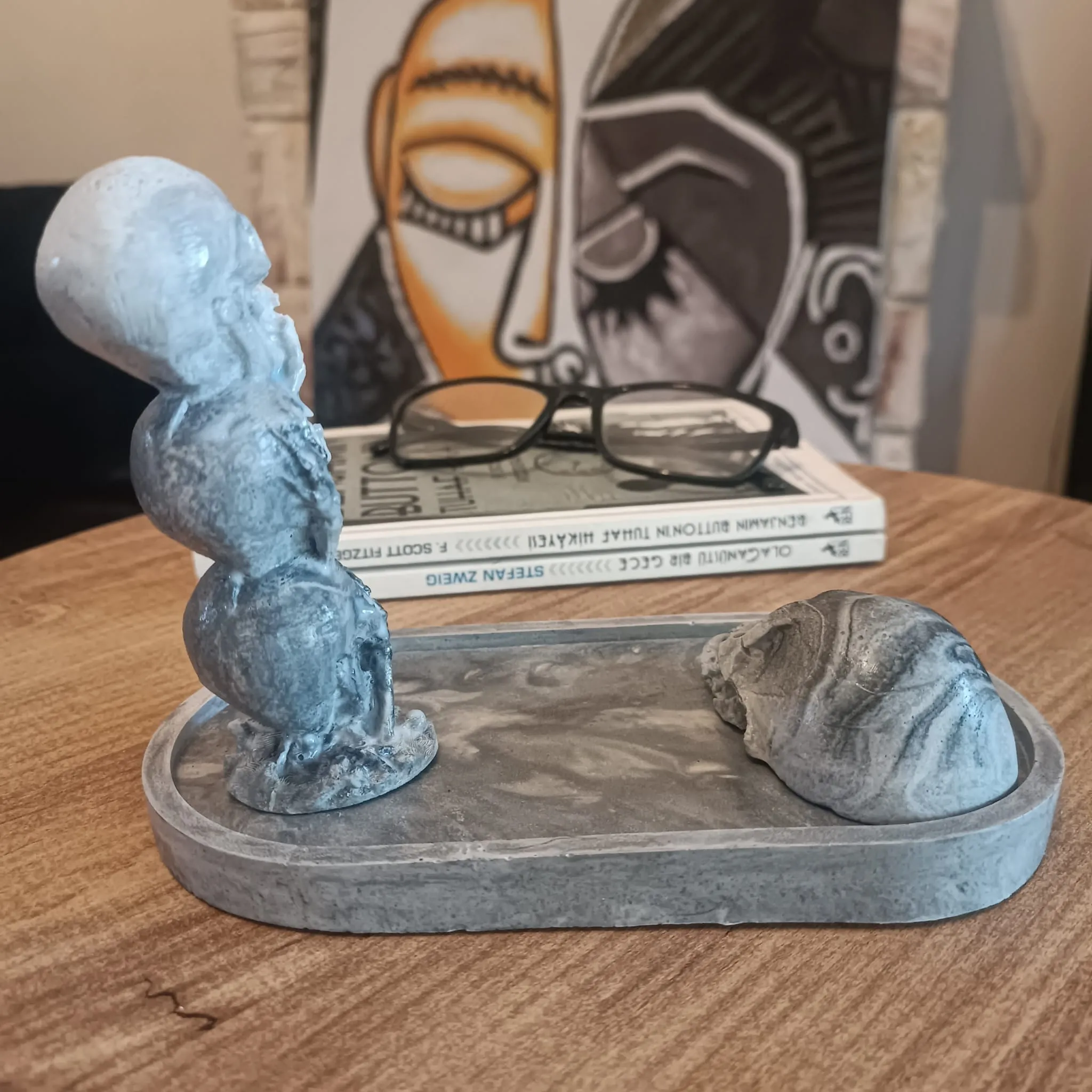 Gri Tonlarda Kuru Kafa Figürlü Dekoratif Obje - El Yapımı