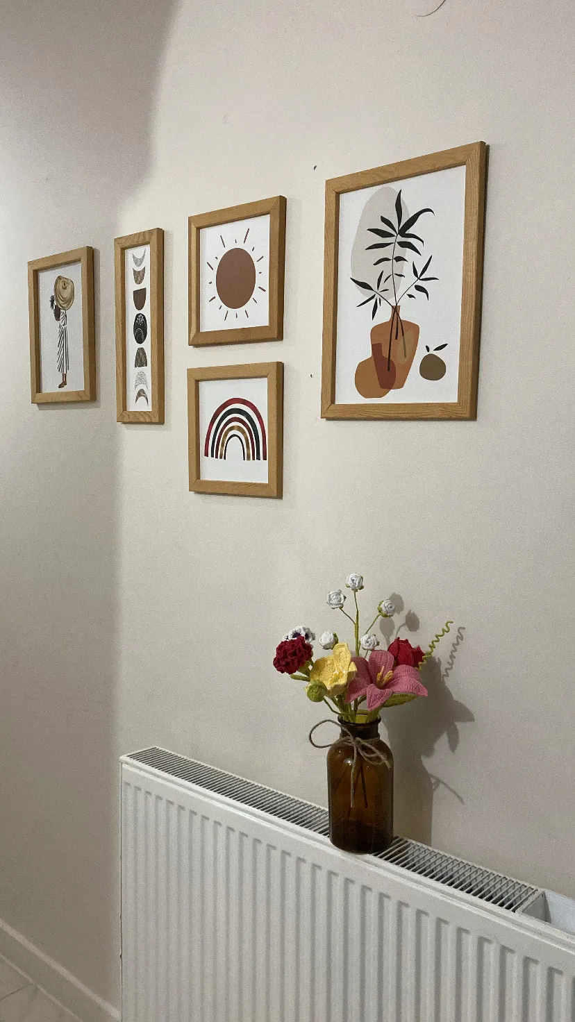 Yapımı Örgü Çiçek Aranjmanı - Kahverengi Cam Vazoda Renkli Çiçekler - El