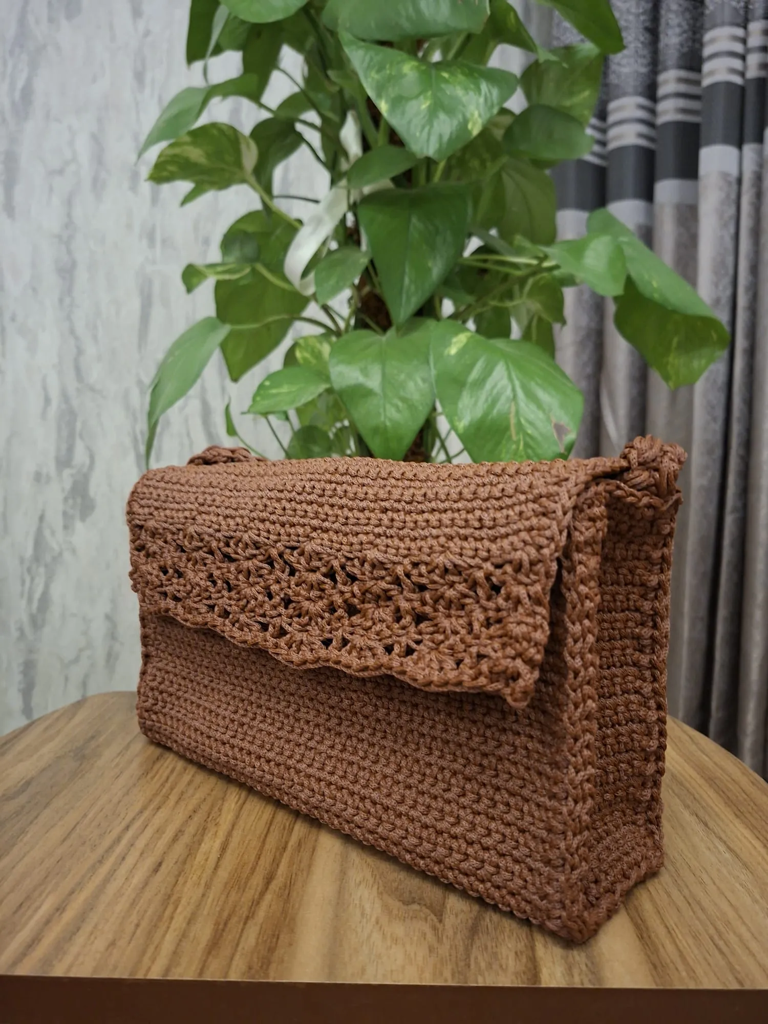 Kahverengi Örgü Omuz Çantası - El Emeği Şık Tasarım