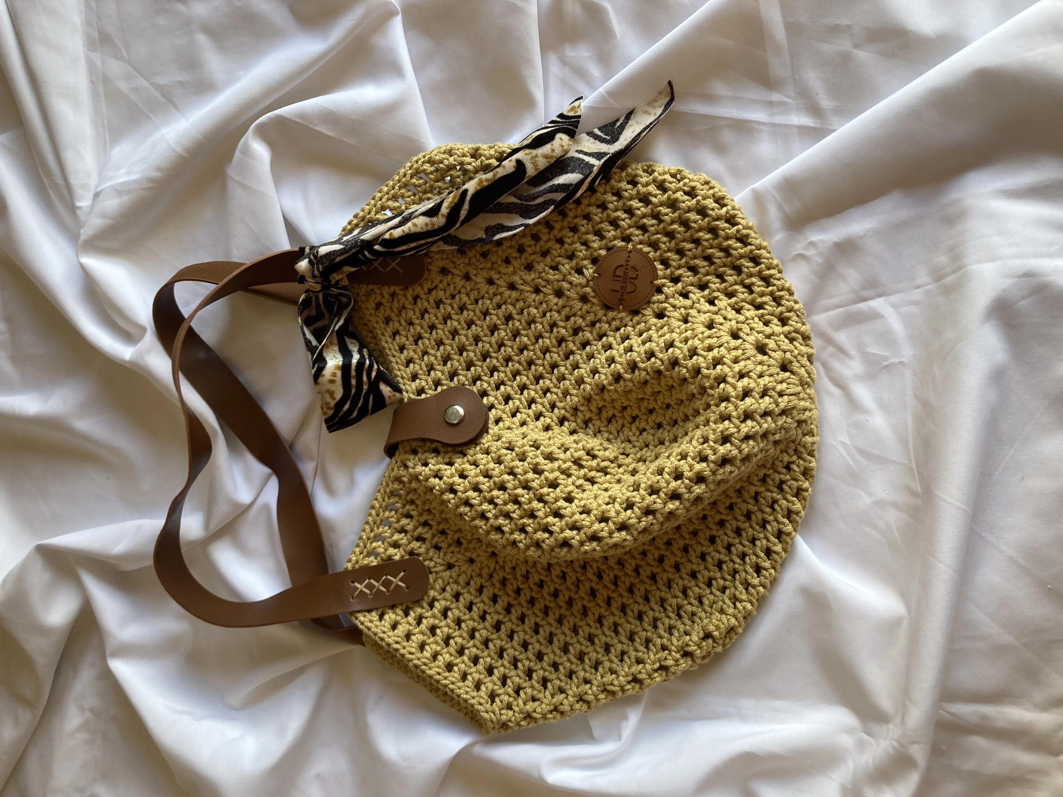 Sarı Makrome Örgü Kol Çantası - Deri Saplı ve Desenli Aksesuarlı