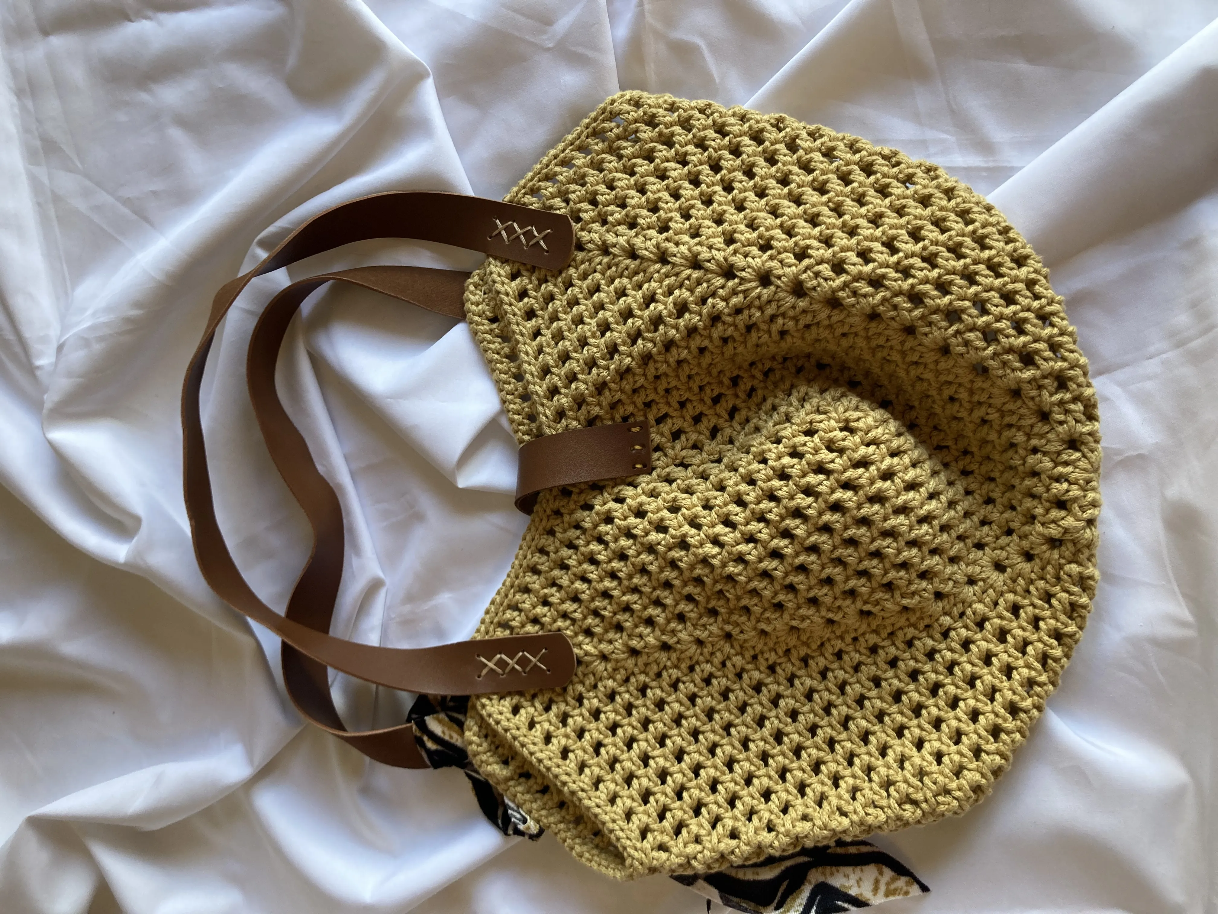 Sarı Makrome Örgü Kol Çantası - Deri Saplı ve Desenli Aksesuarlı