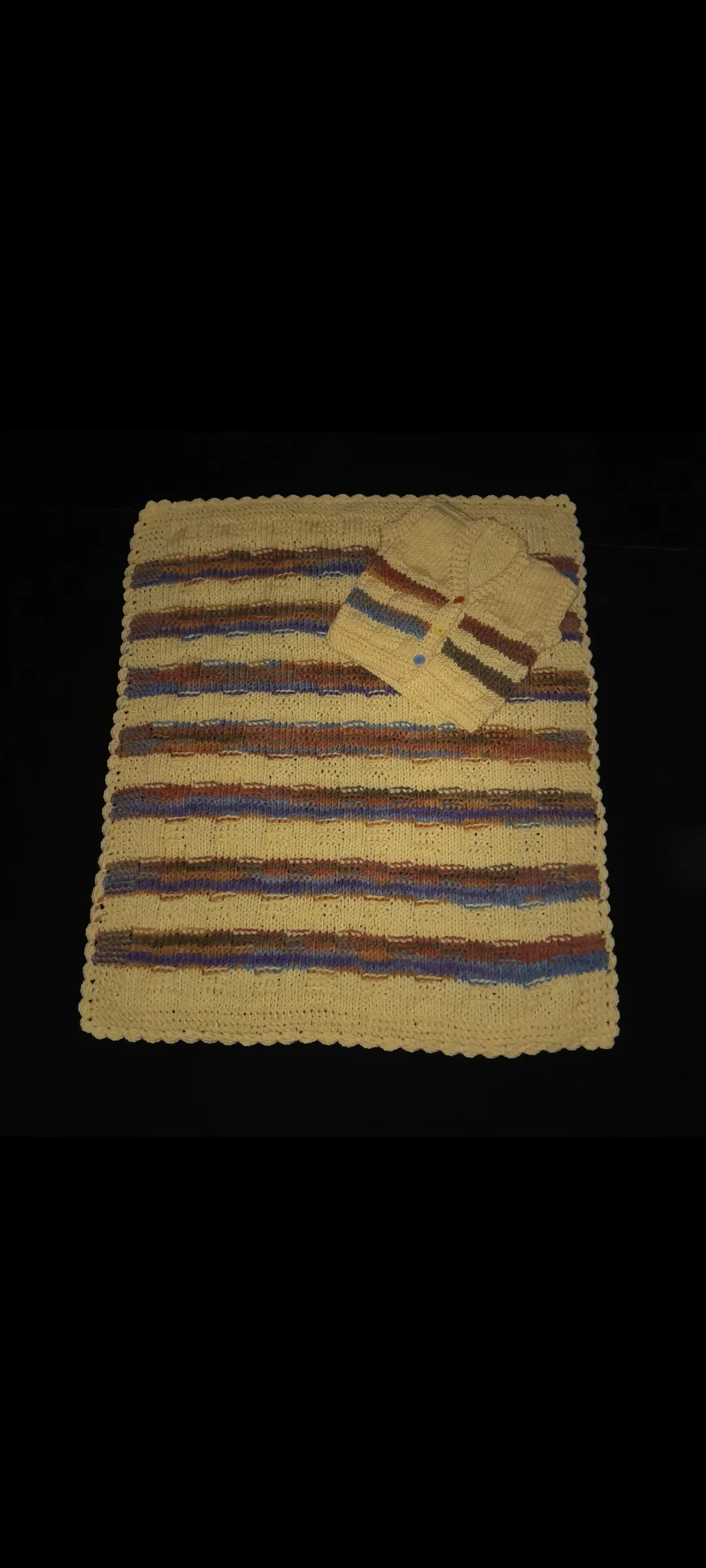 Sarı Tonlarında Örgü Bebek Battaniye ve Yelek Hediye Seti