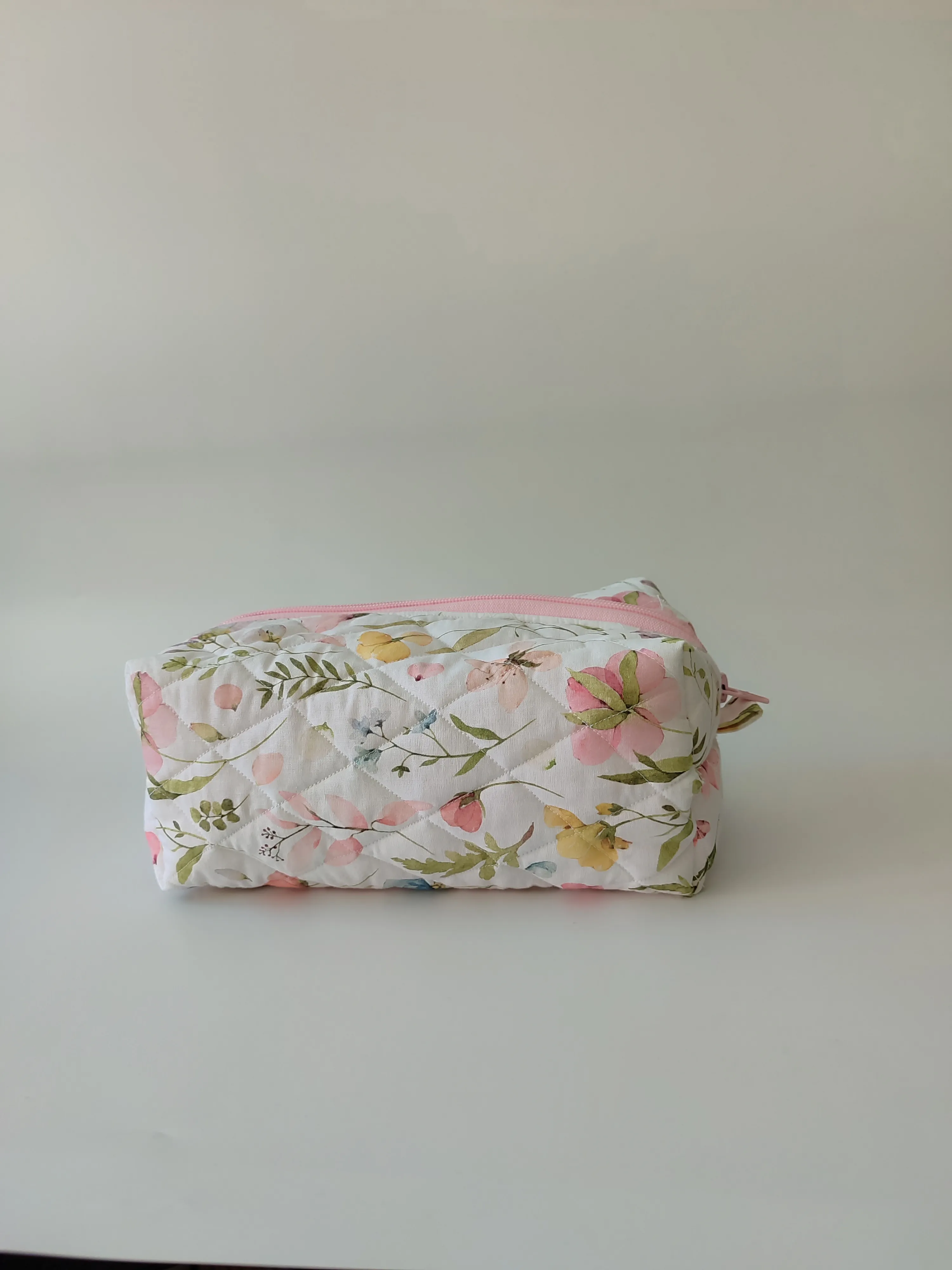Pembe Çiçek Desenli Kapitone Makyaj Çantası - Çok Amaçlı Organizer