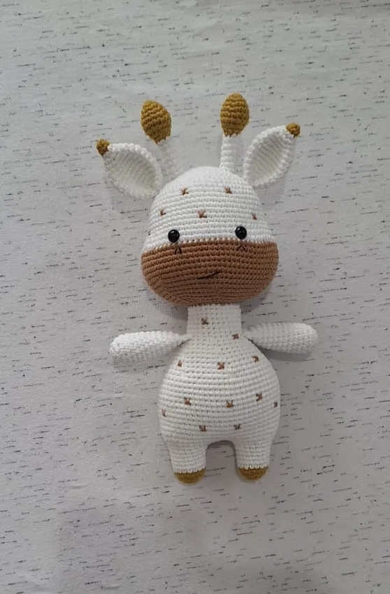 Beyaz ve Kahverengi Amigurumi Zürafa Oyuncak - El Emeği