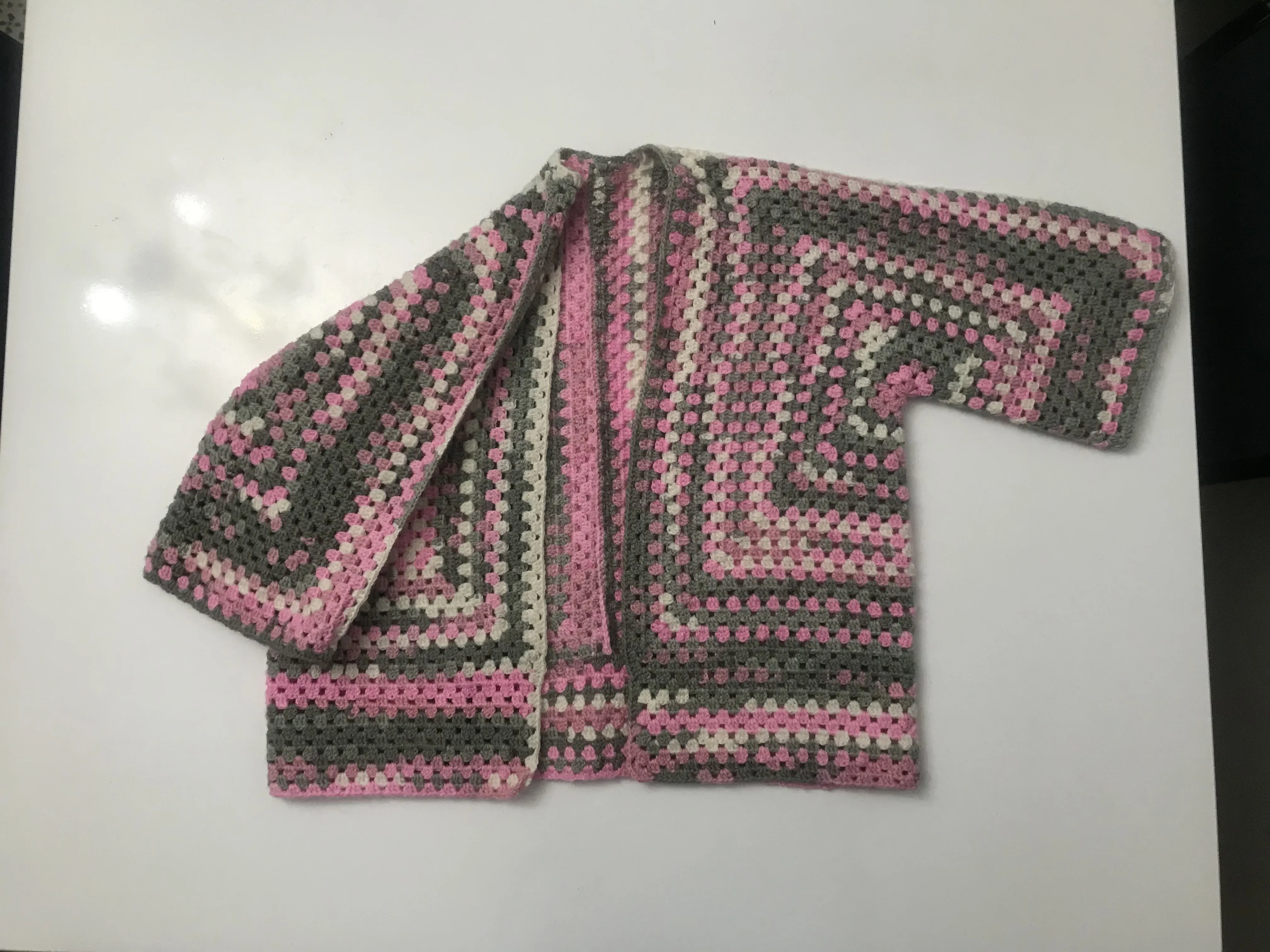 Pembe Gri Altıgen Örgü Hırka - Kız Çocukları İçin El Emeği