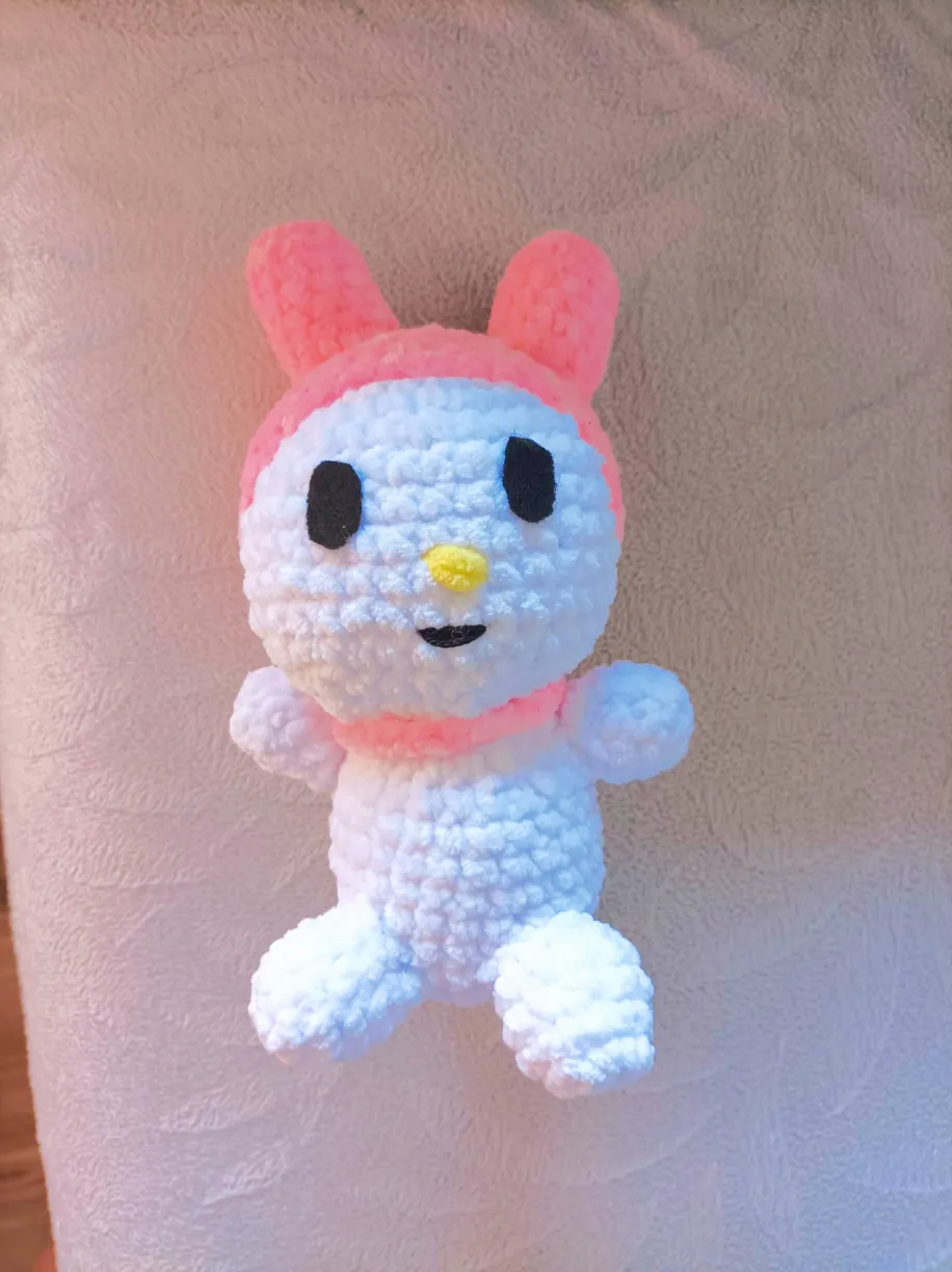 El Yapımı My Melody Benzeri Amigurumi Oyuncak – 20 cm Beyaz & Pembe