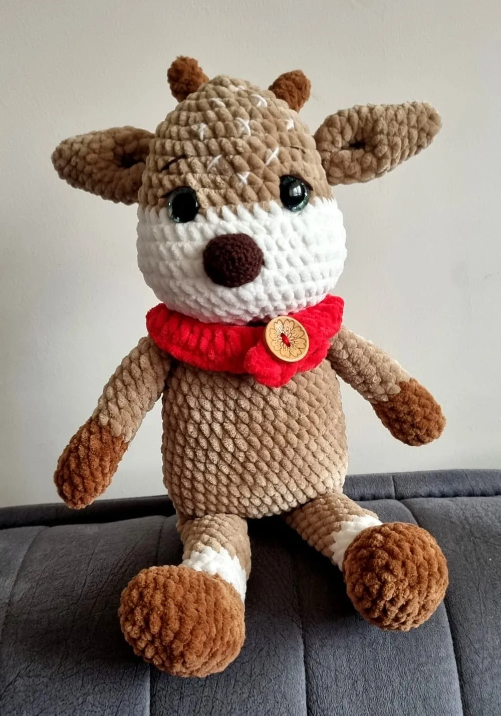 Kadife Amigurumi Geyik Oyuncak - El Yapımı, Kırmızı Atkılı