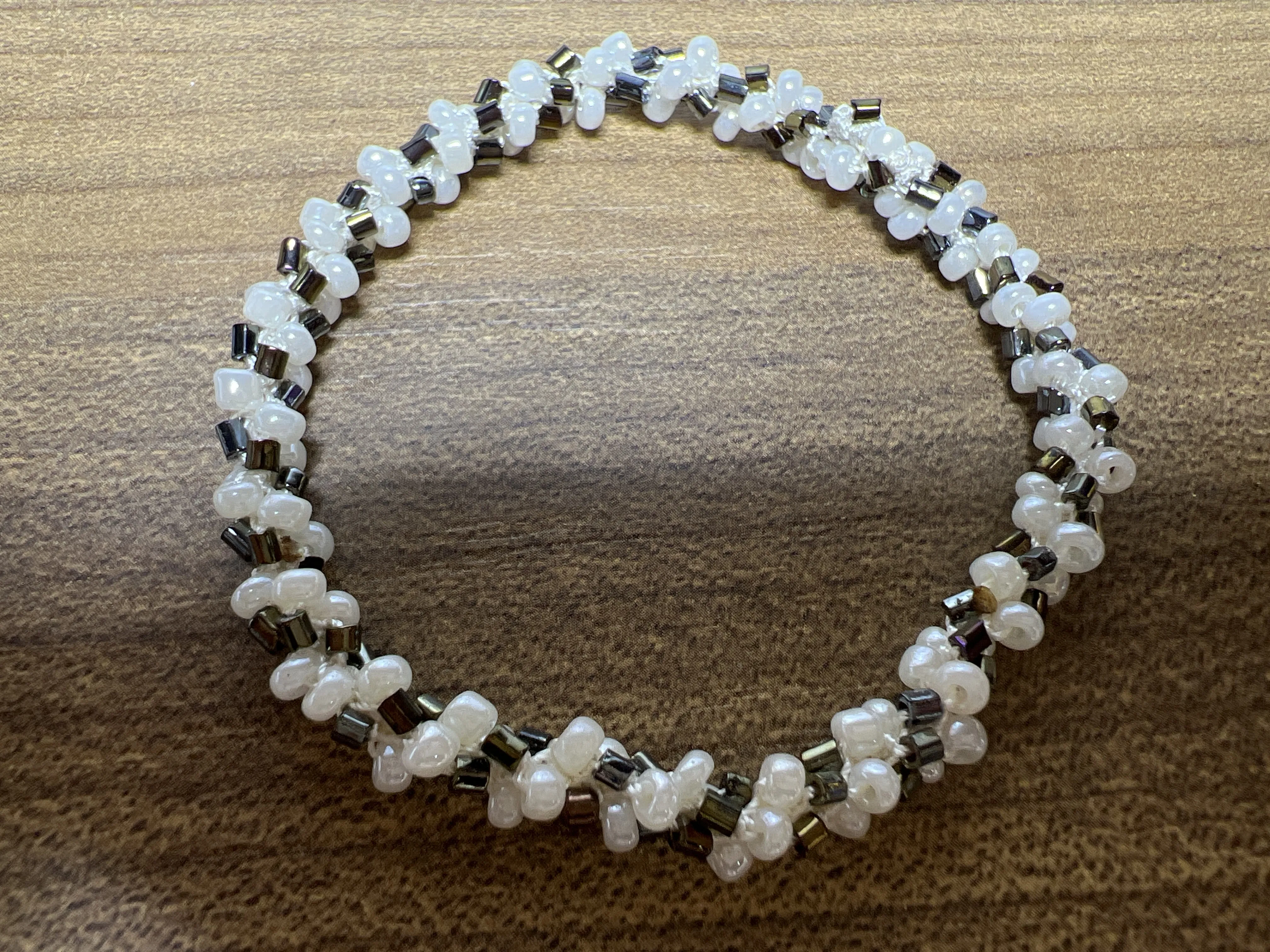 İnci ve Metal Boncuklu Bileklik - El Emeği Kahve Krem Tonlarında