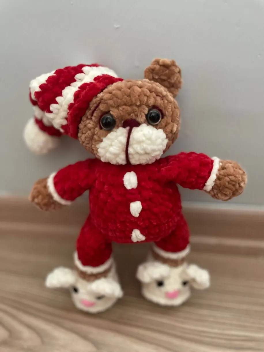 El Yapımı Amigurumi Pijamalı Ayıcık – Yumuşak Peluş Oyuncak